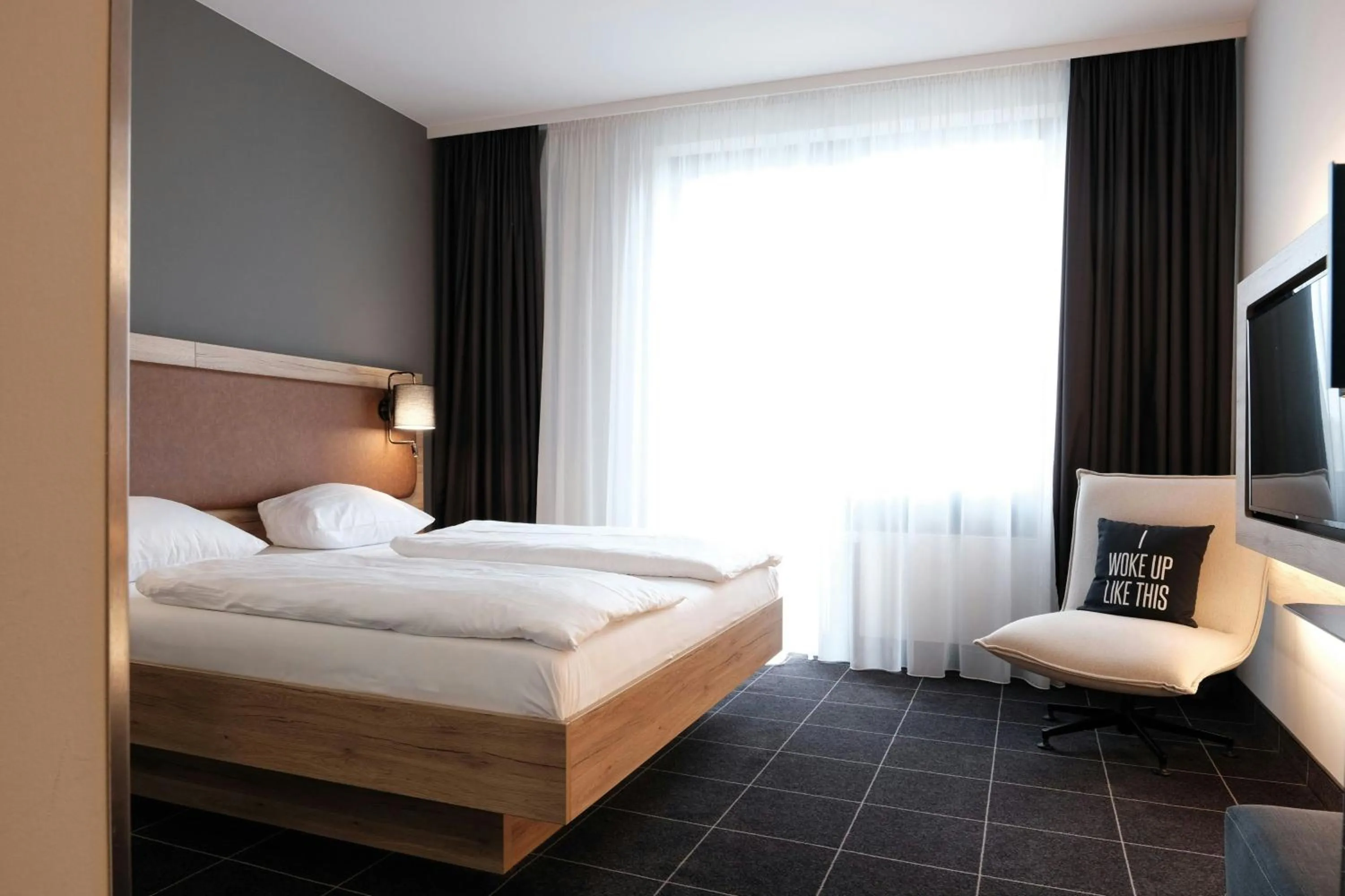 Photo of the whole room, Bed in Four Points Flex by Sheraton Ratingen Düsseldorf Airport