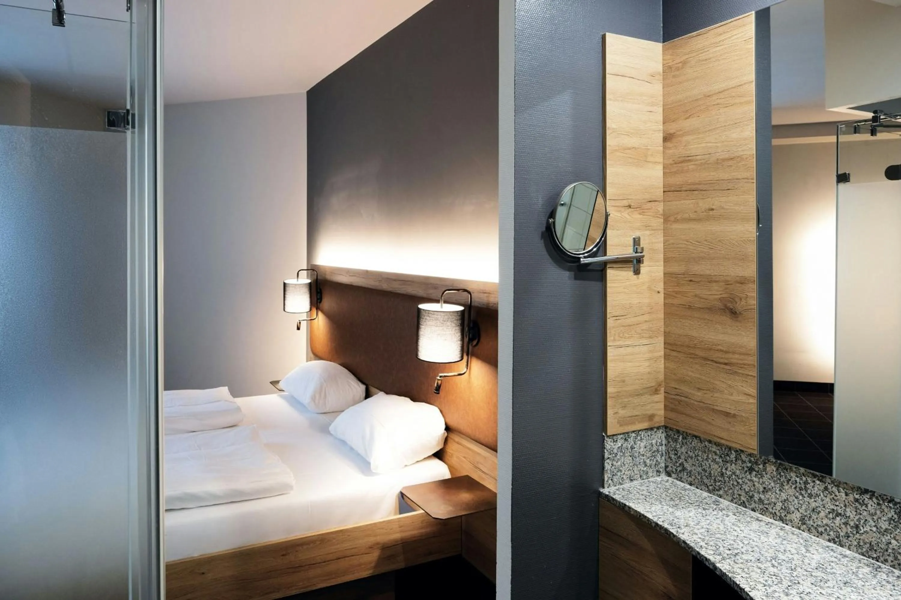 Photo of the whole room, Bed in Four Points Flex by Sheraton Ratingen Düsseldorf Airport