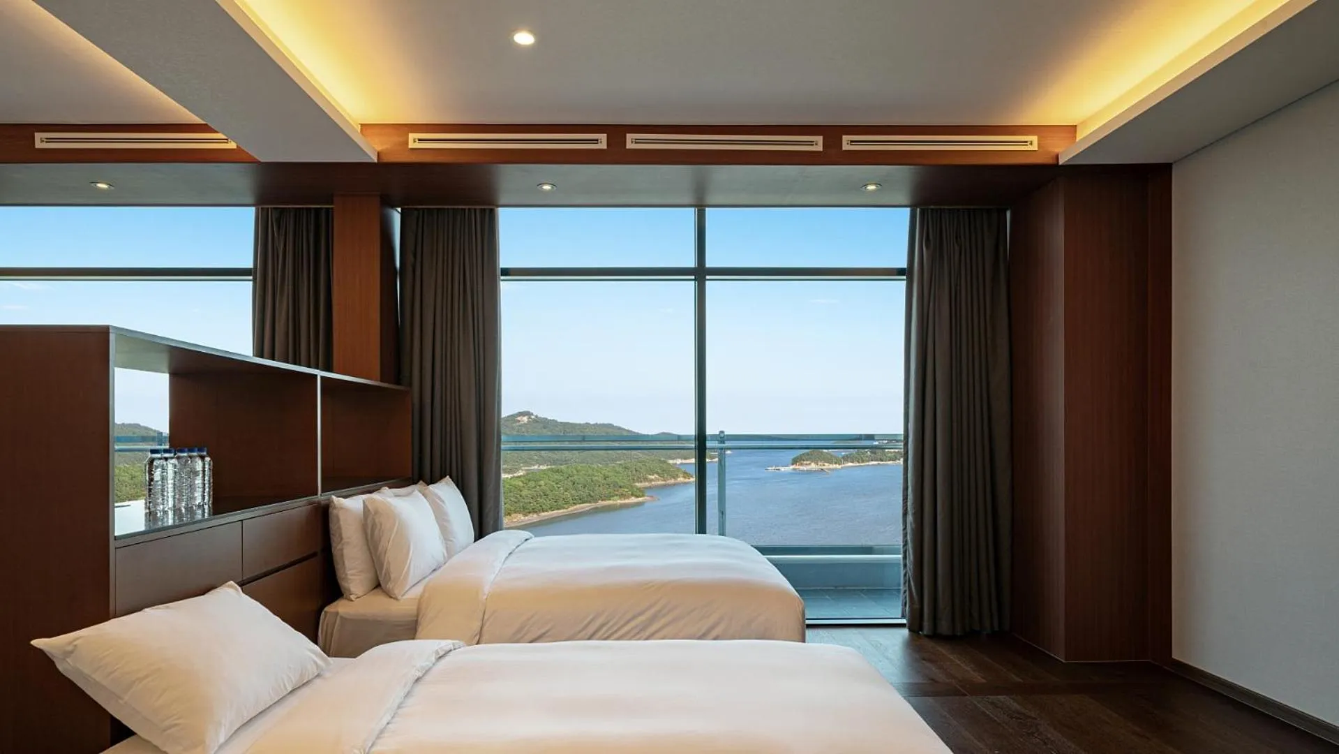 Bed in Hotel JCS Yeosu