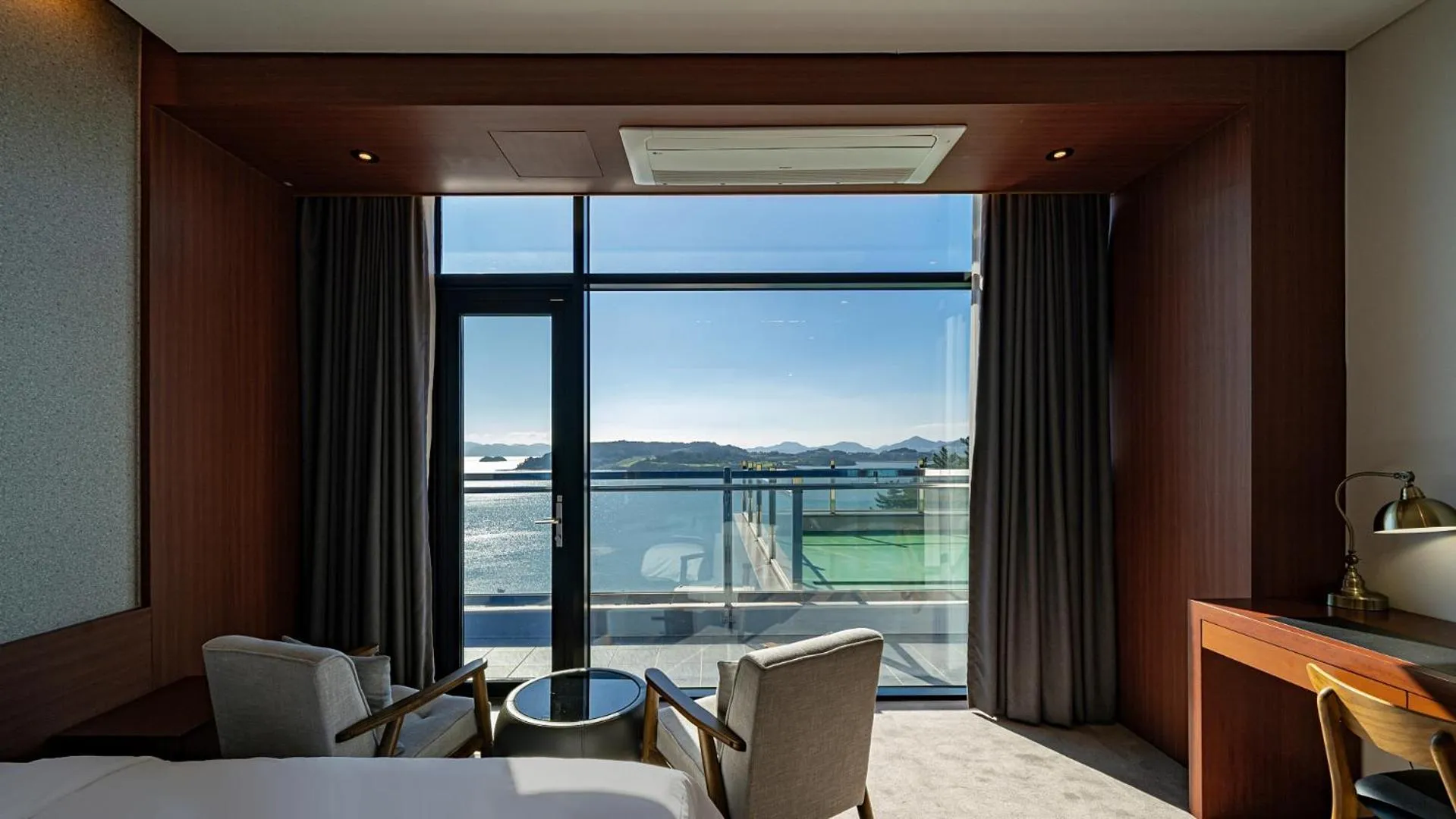 Bed in Hotel JCS Yeosu