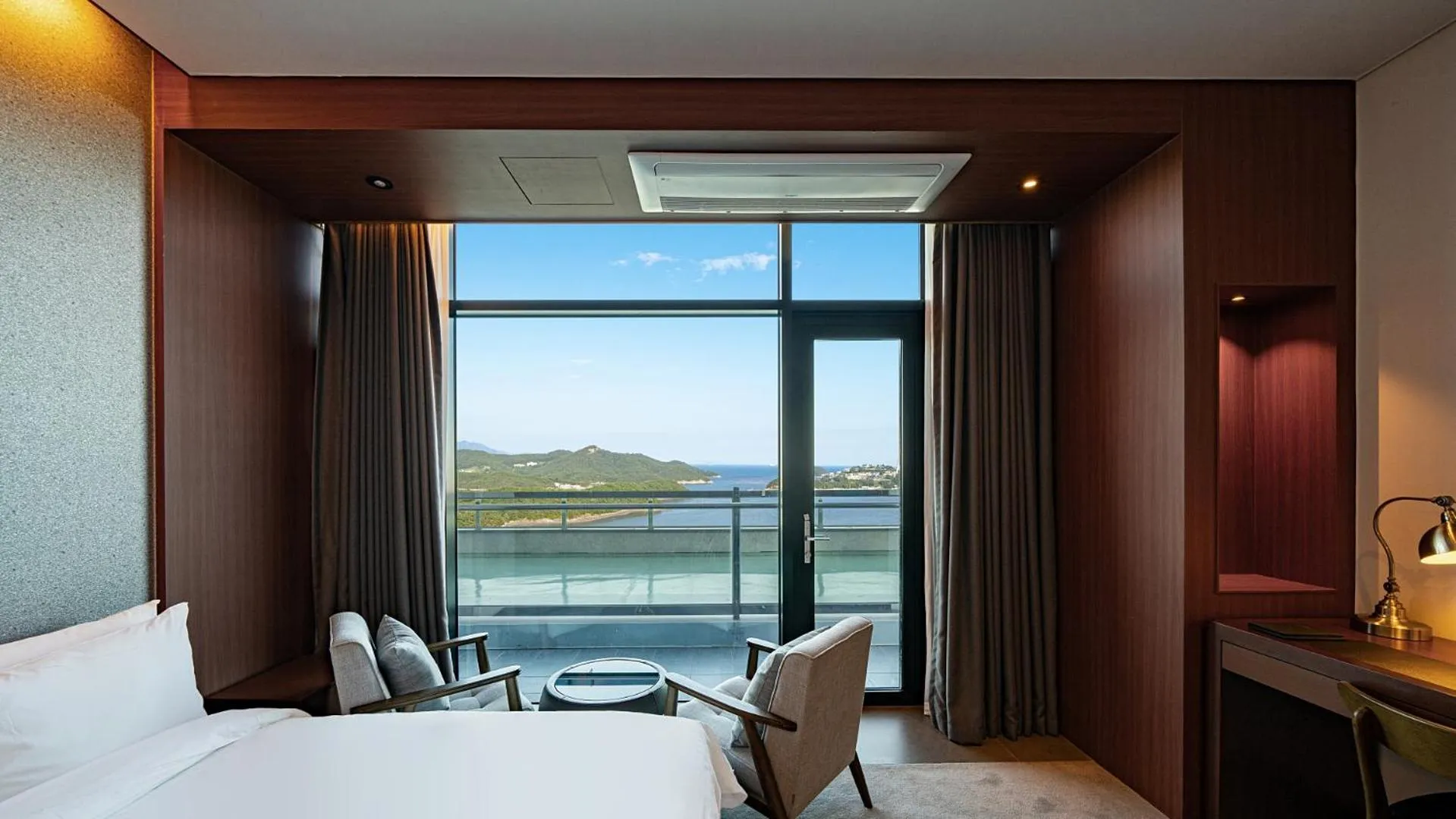 Bed in Hotel JCS Yeosu