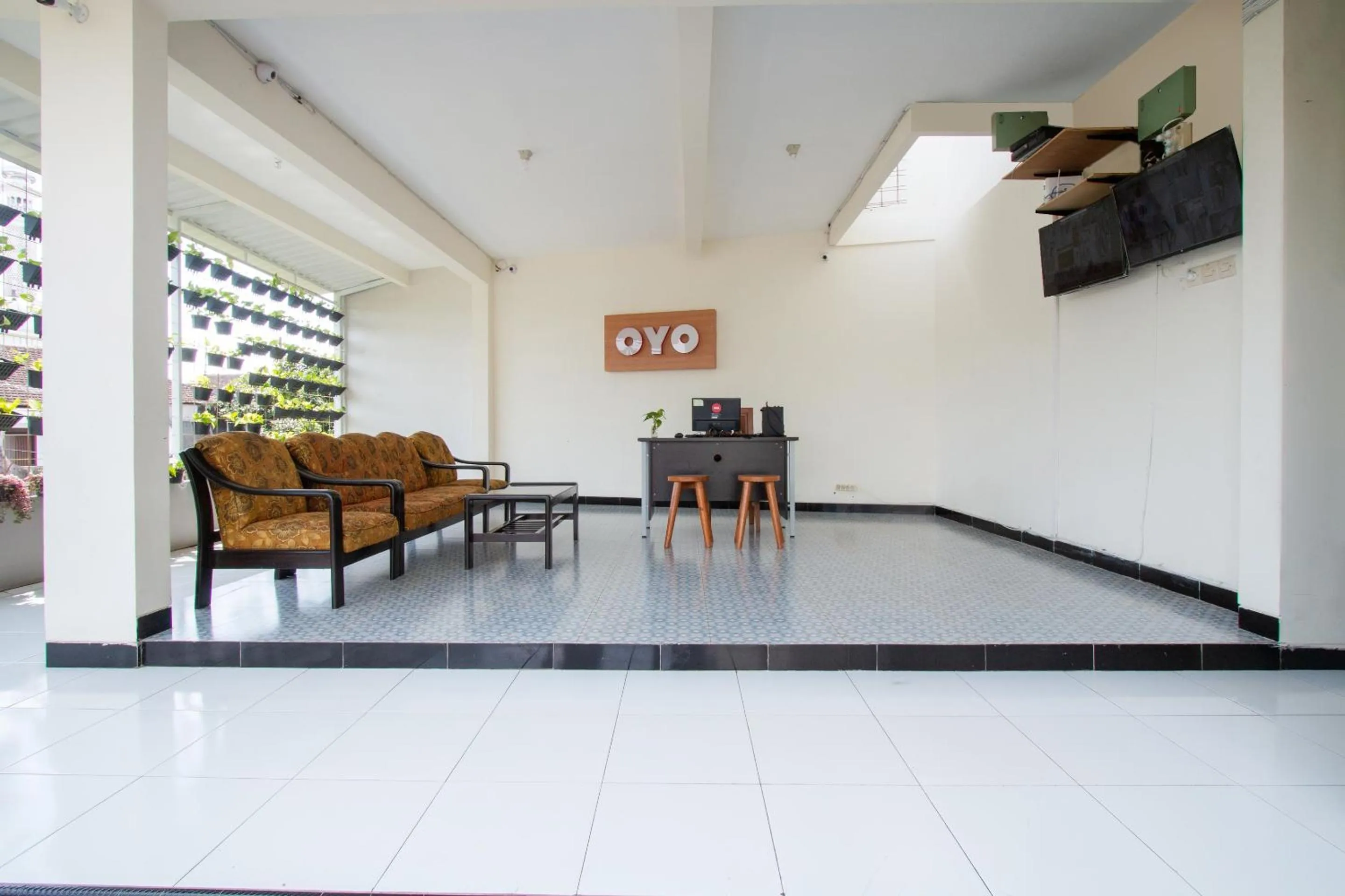Lobby or reception in Hotel O Cozy Residence Syariah