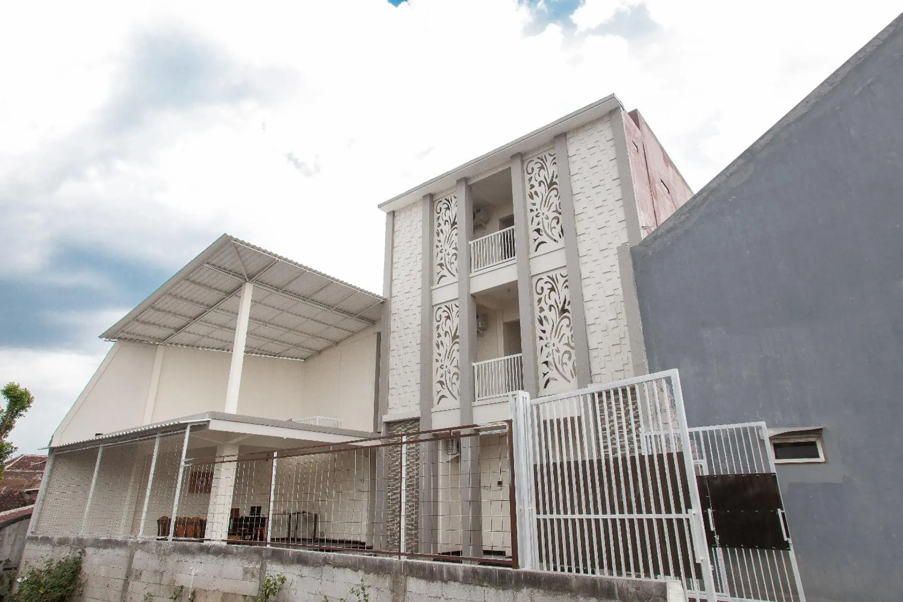 Facade/entrance in Hotel O Cozy Residence Syariah Facade/entrance in Hotel O Cozy Residence Syariah