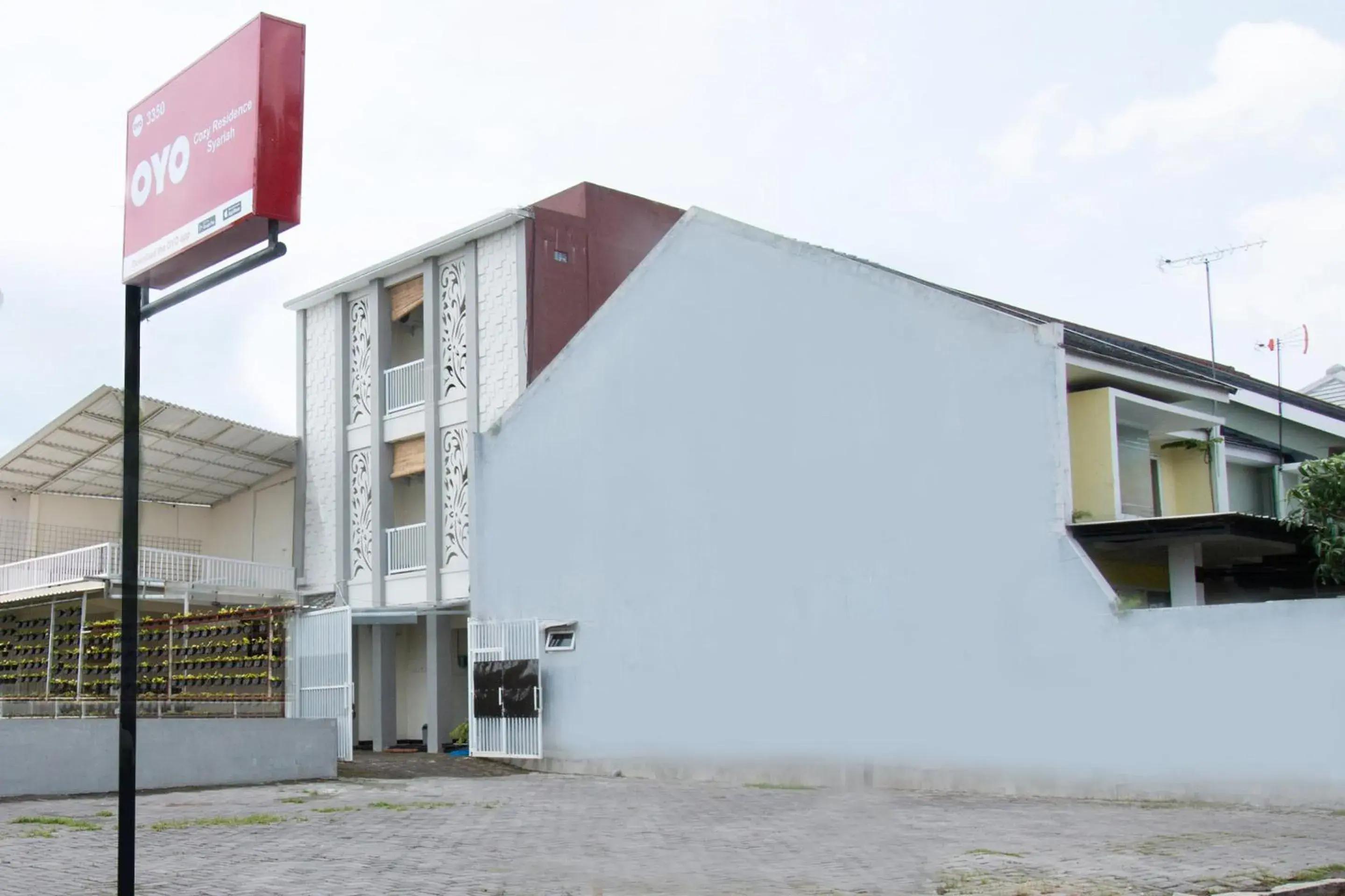 Facade/entrance in Hotel O Cozy Residence Syariah Facade/entrance in Hotel O Cozy Residence Syariah