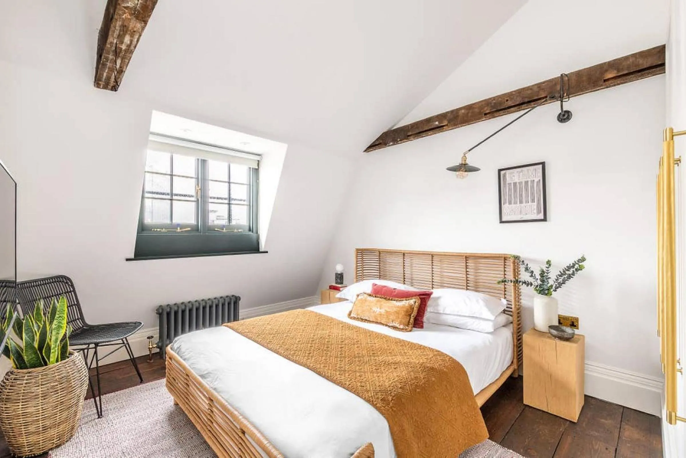 Bedroom, Bed in The Angel Collection minutes from Angel Tube Station