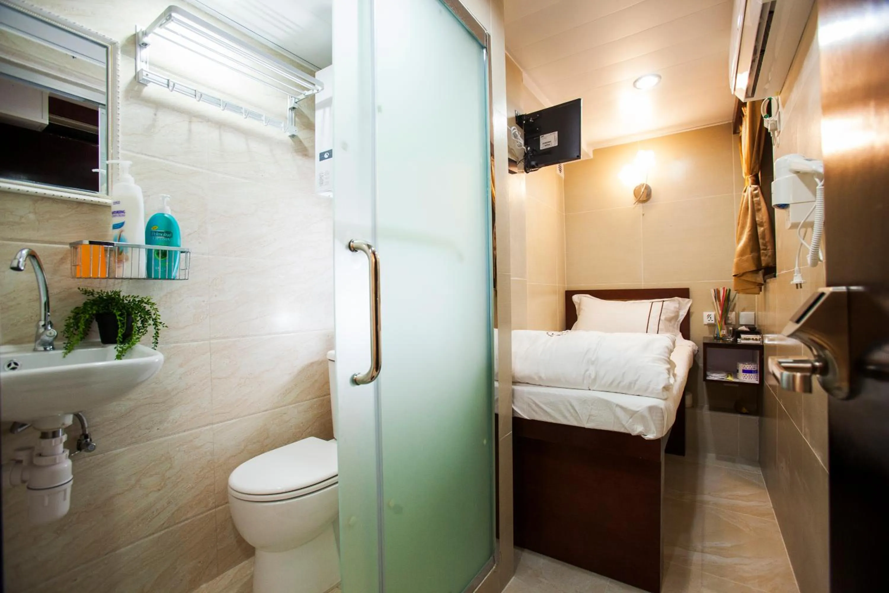 Bedroom, Bed in Hostel TST