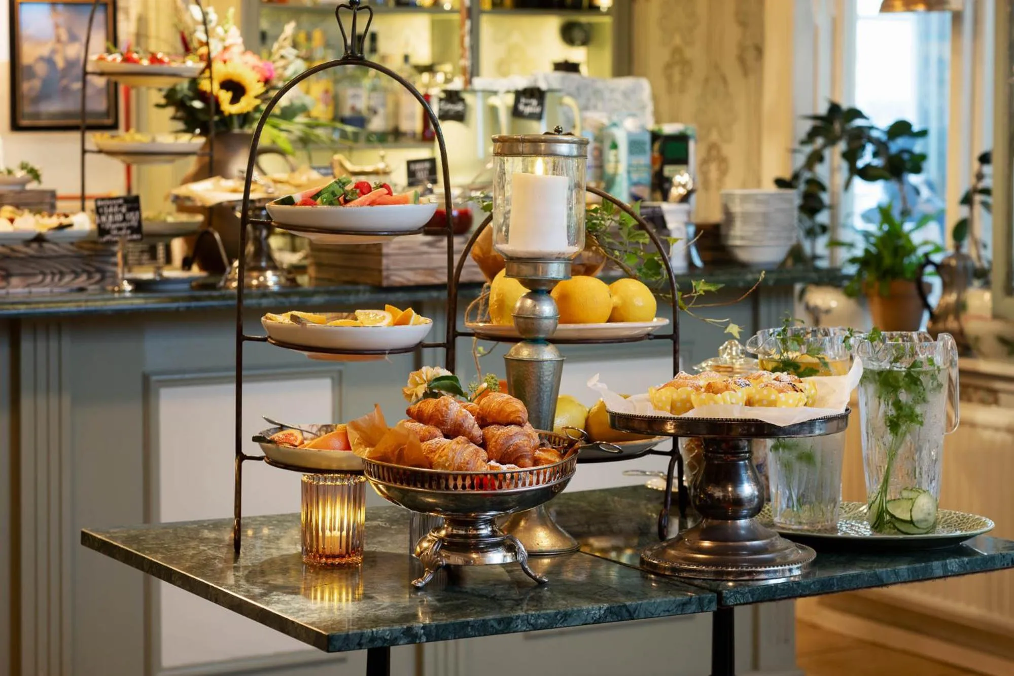 Breakfast in Strandflickornas Annex Gula Villan