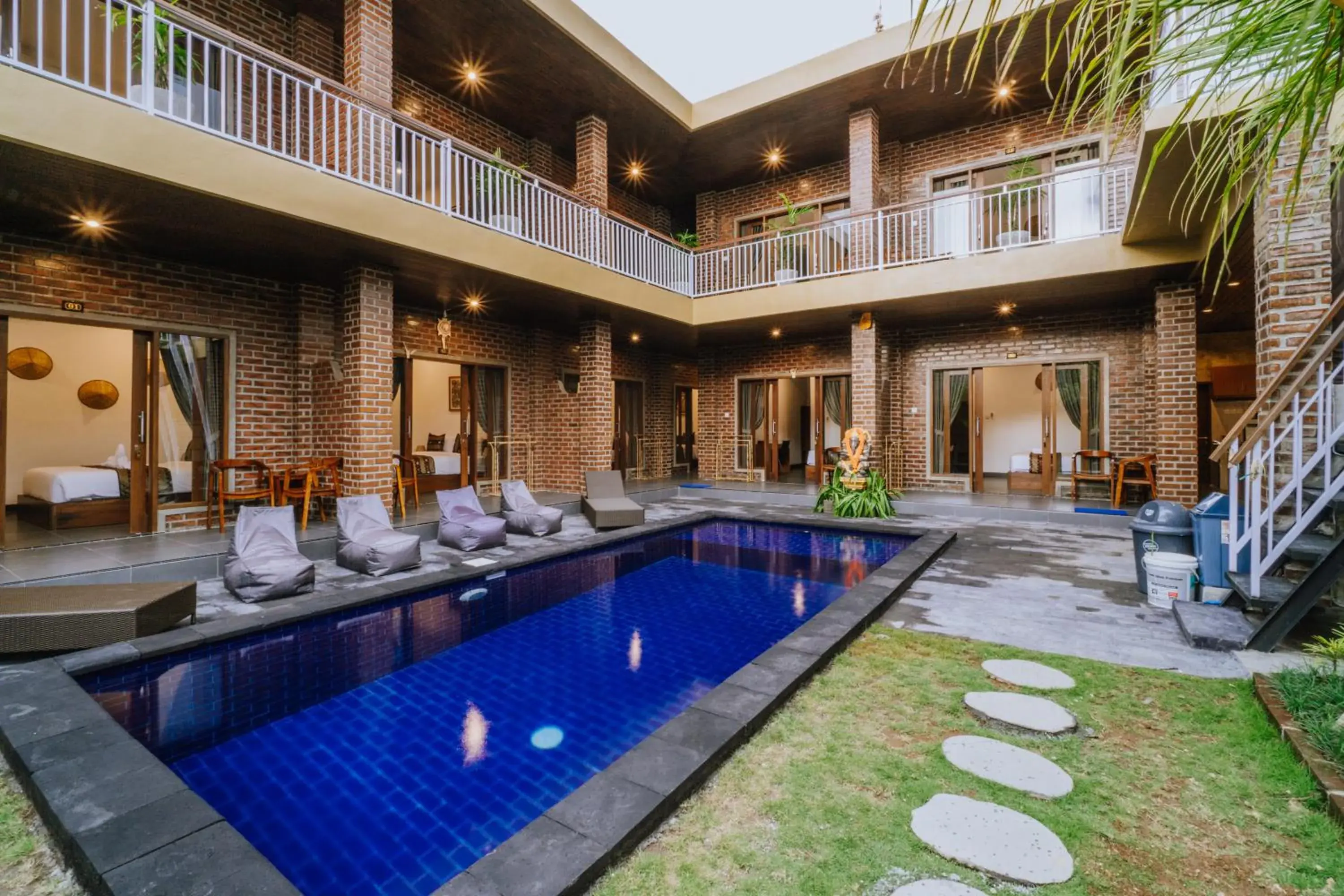 Swimming pool in D'Meten Guest House Canggu Swimming pool in D'Meten Guest House Canggu