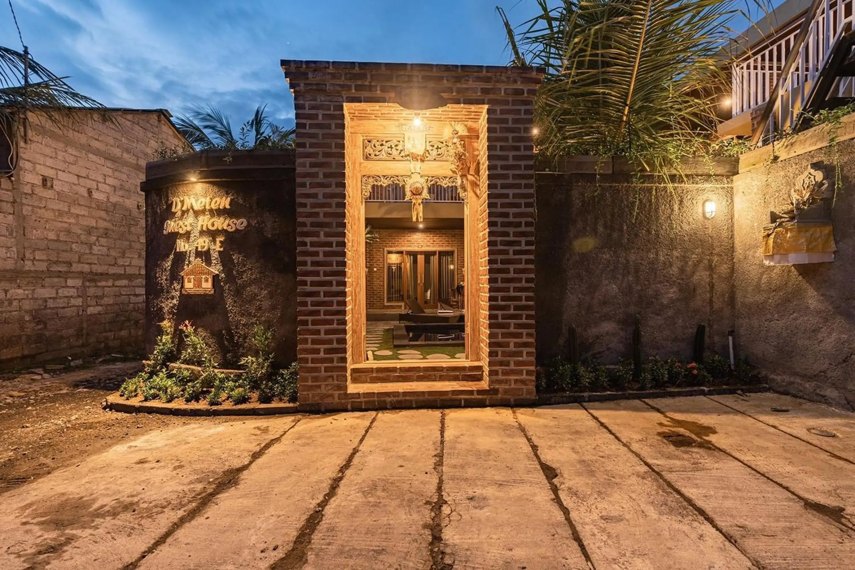 Property building in D'Meten Guest House Canggu Property building in D'Meten Guest House Canggu