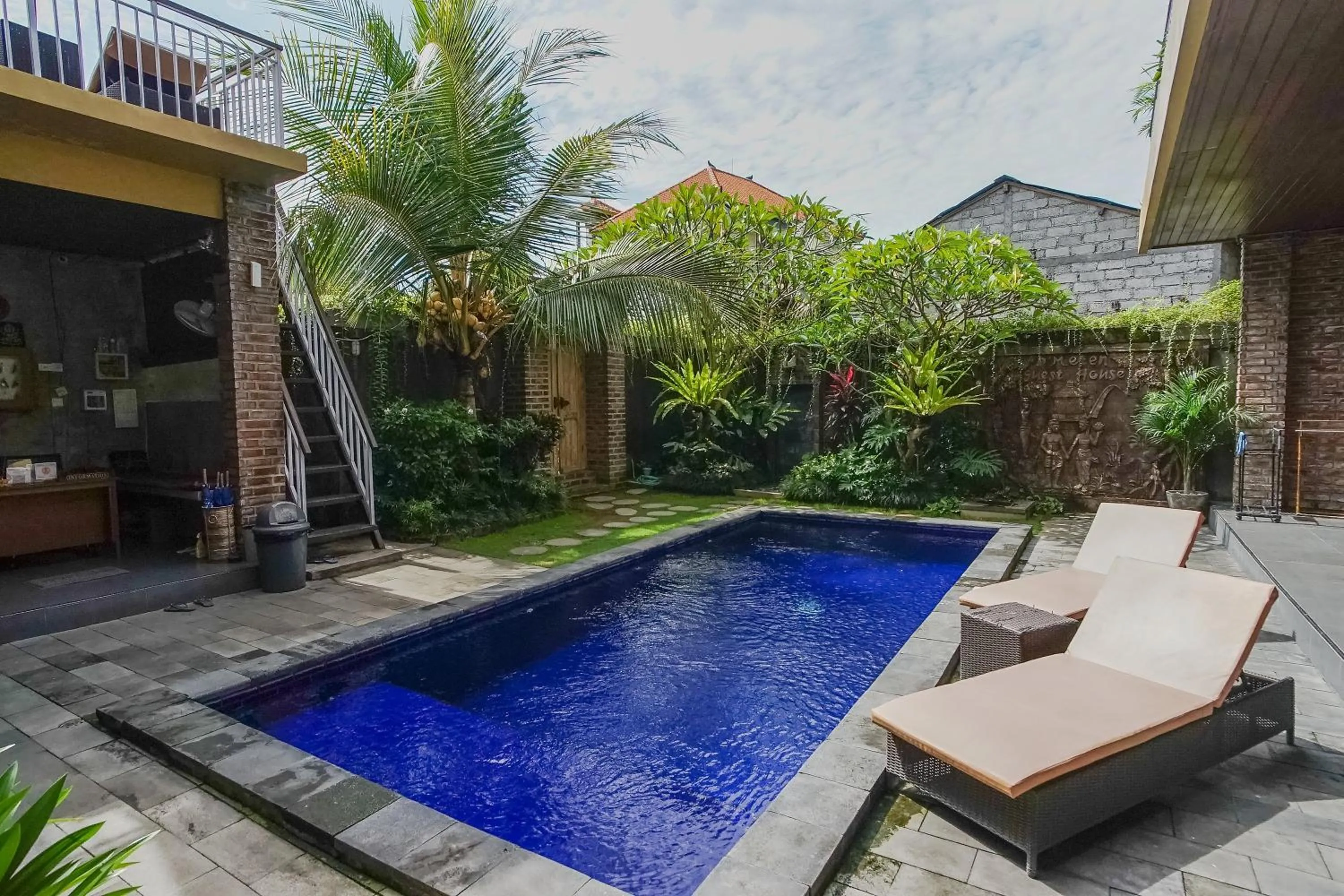 Swimming pool in D'Meten Guest House Canggu