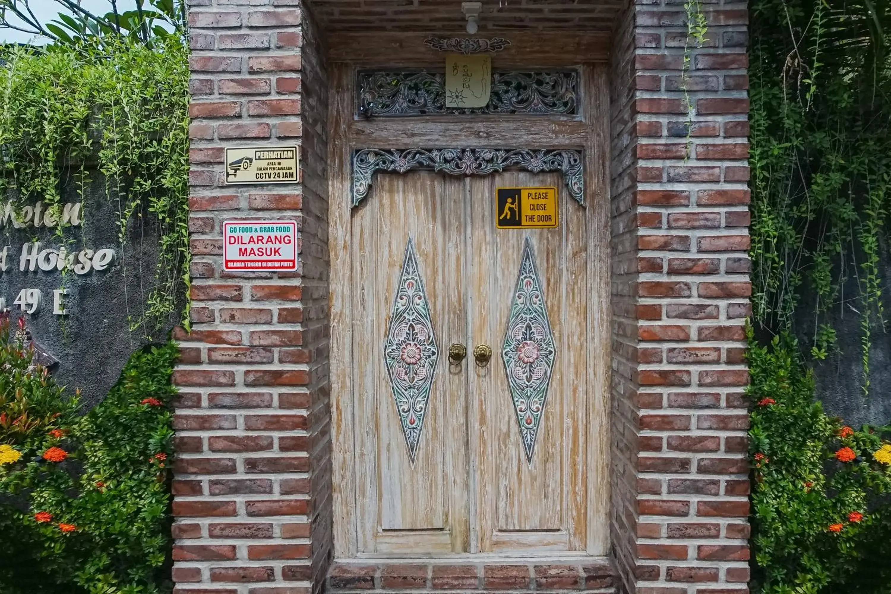 Property building in D'Meten Guest House Canggu Property building in D'Meten Guest House Canggu