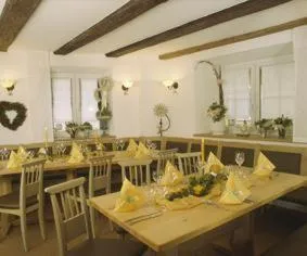 Restaurant/places to eat in Neumaiers Hirsch -Gasthof und Landhotel