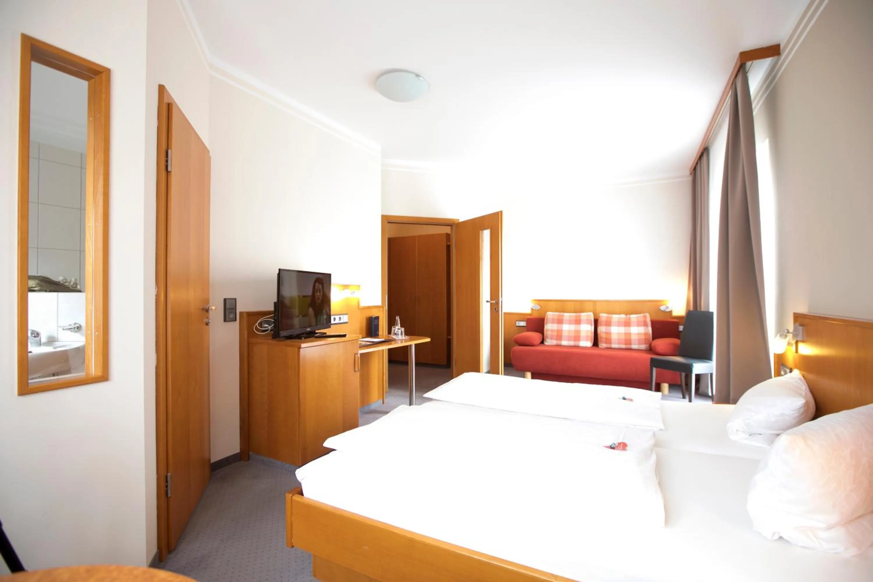 Bed in Neumaiers Hirsch -Gasthof und Landhotel