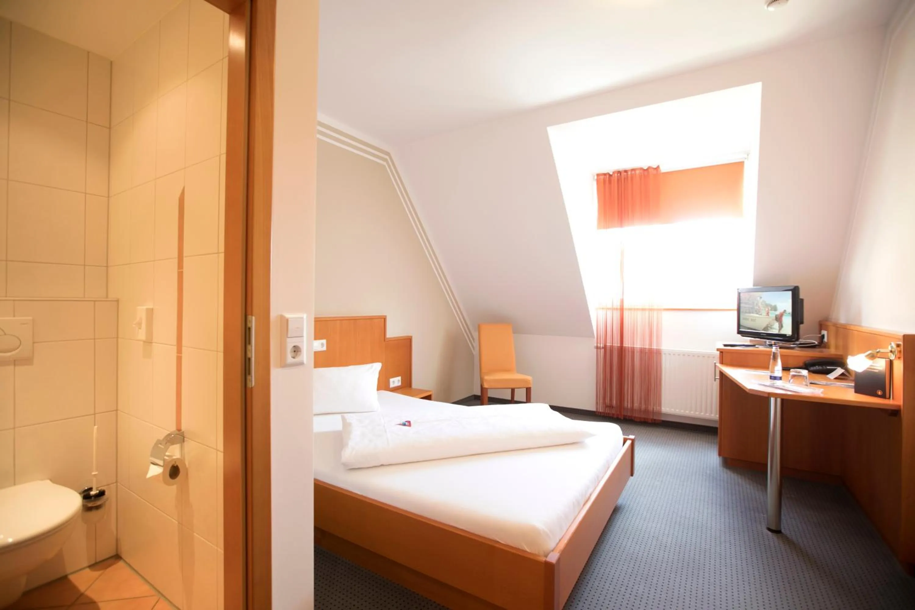 Bed in Neumaiers Hirsch -Gasthof und Landhotel