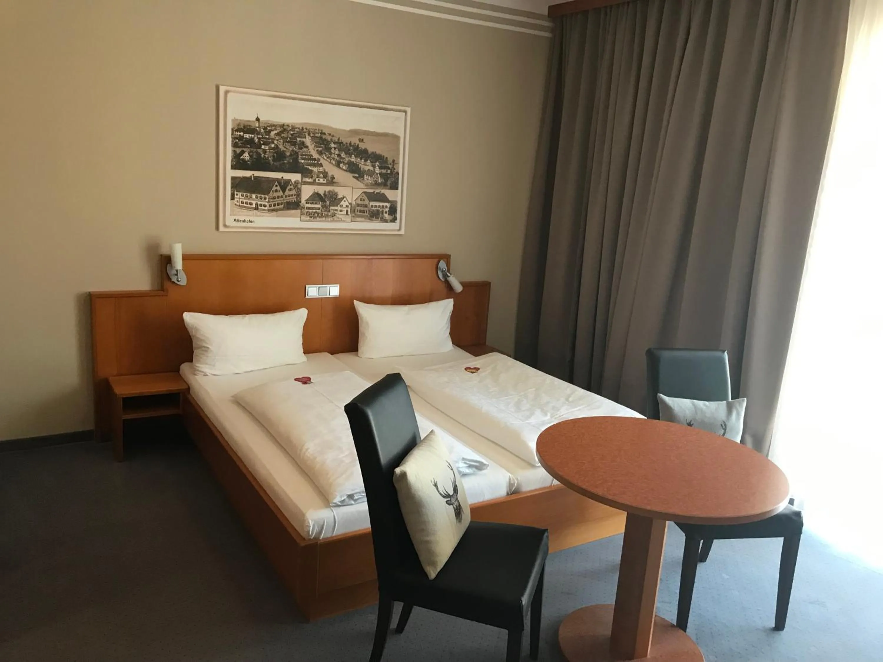 Bed in Neumaiers Hirsch -Gasthof und Landhotel