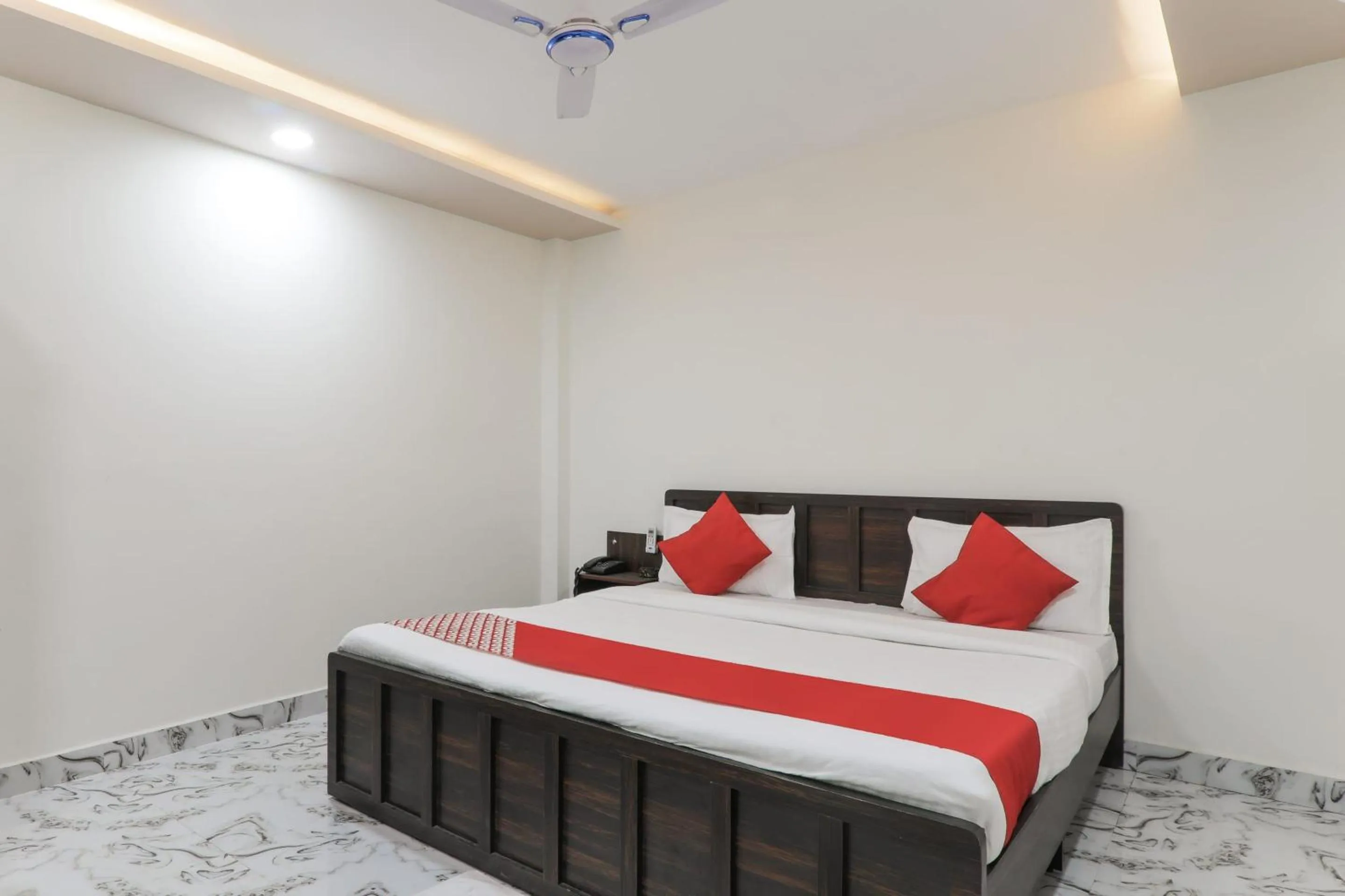 Bedroom, Bed in Super Hotel O Aastha Near Chaudhary Charan Singh International Airport