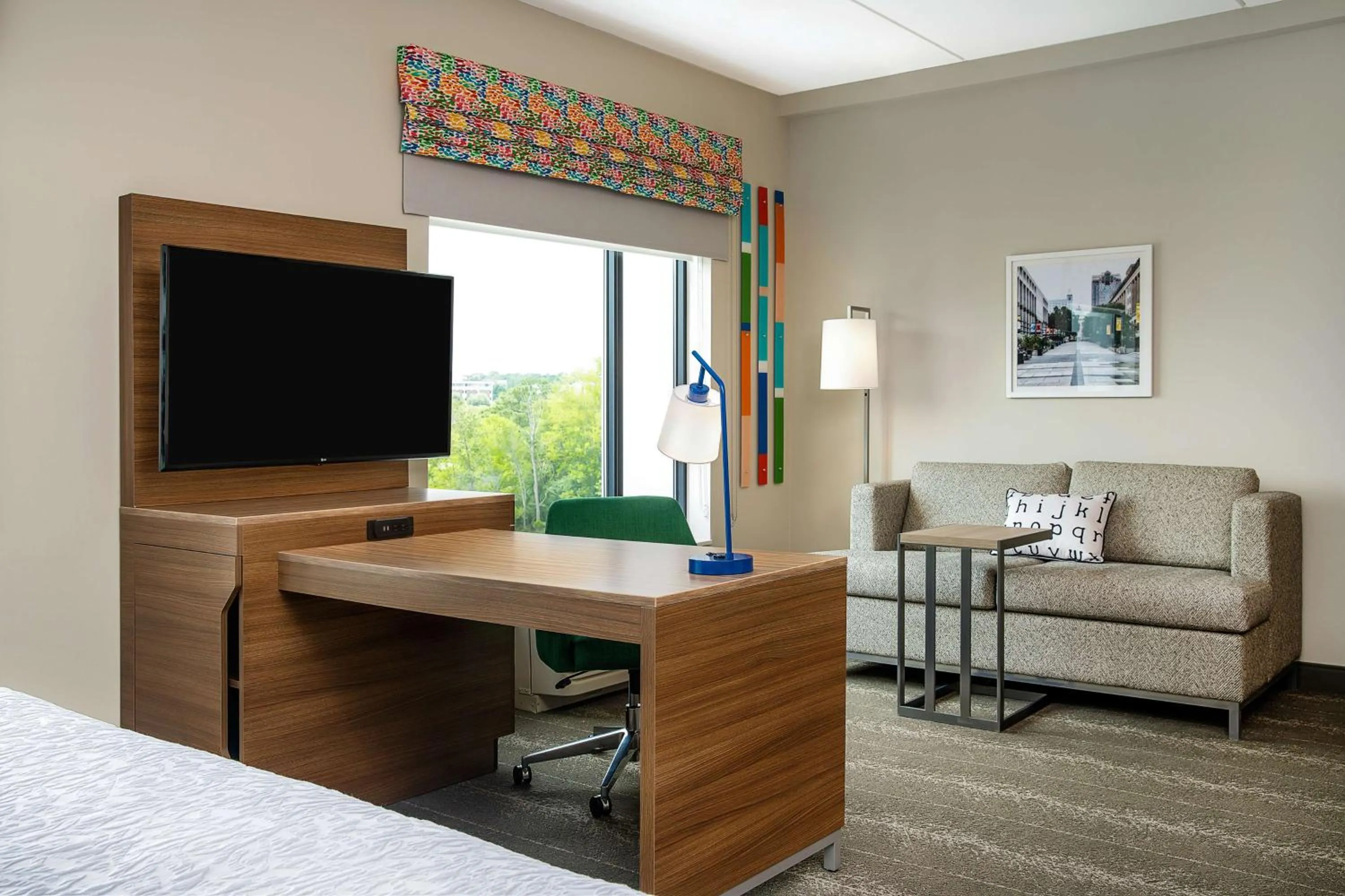 Living room, Bed in Hampton Inn & Suites Raleigh Midtown, NC
