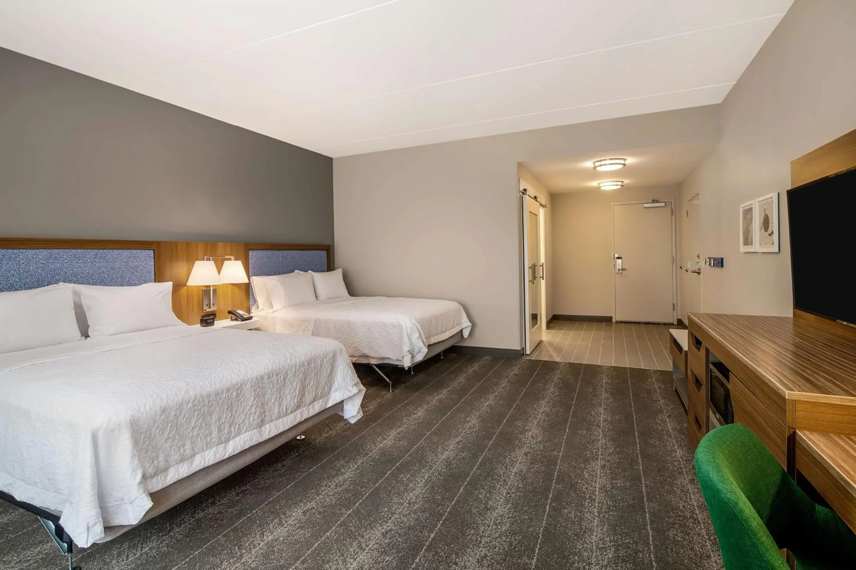 Bed in Hampton Inn & Suites Raleigh Midtown, NC Bed in Hampton Inn & Suites Raleigh Midtown, NC