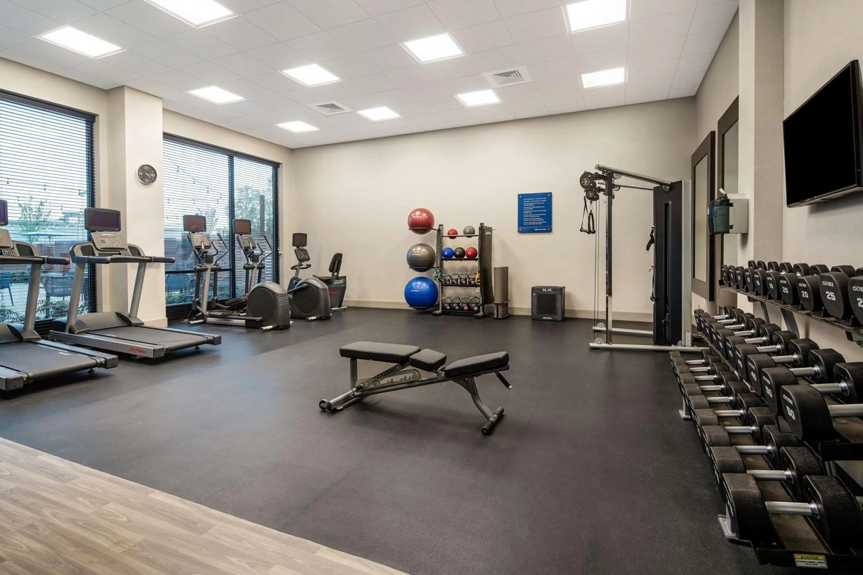 Fitness centre/facilities in Hampton Inn & Suites Raleigh Midtown, NC