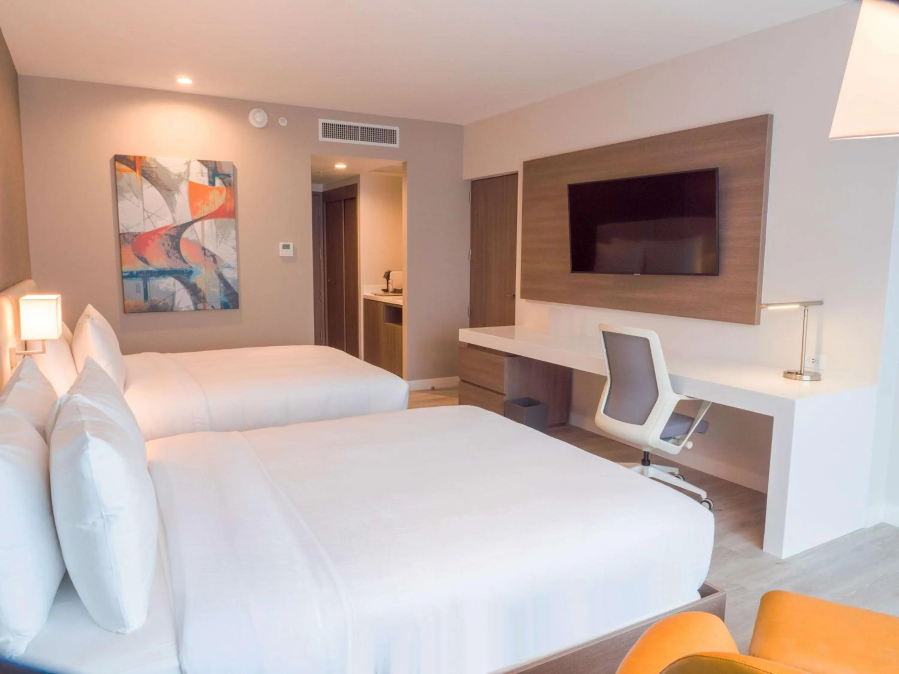 Bed in Hilton Garden Inn Santa Ana, San Jose