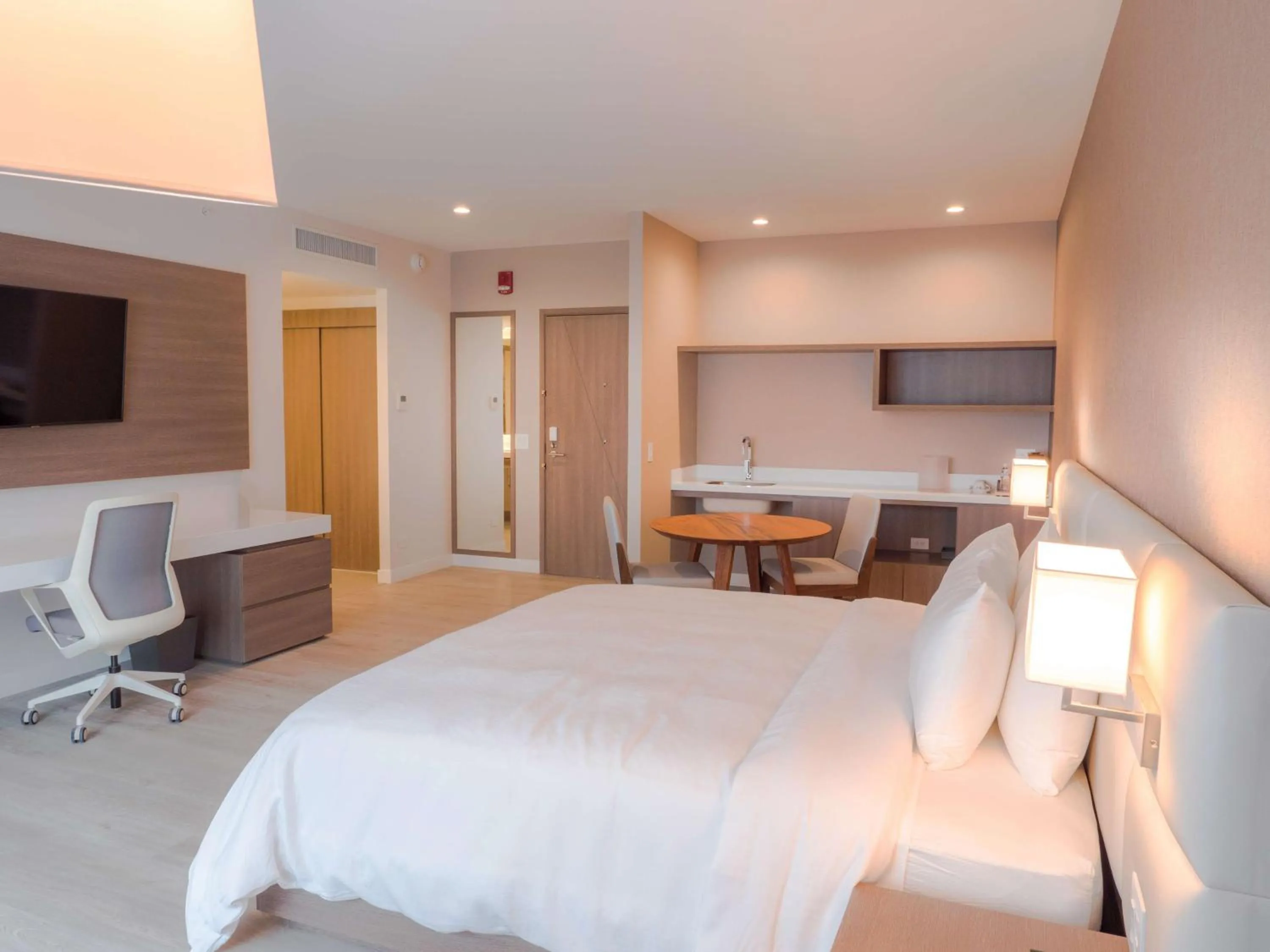 Bed in Hilton Garden Inn Santa Ana, San Jose