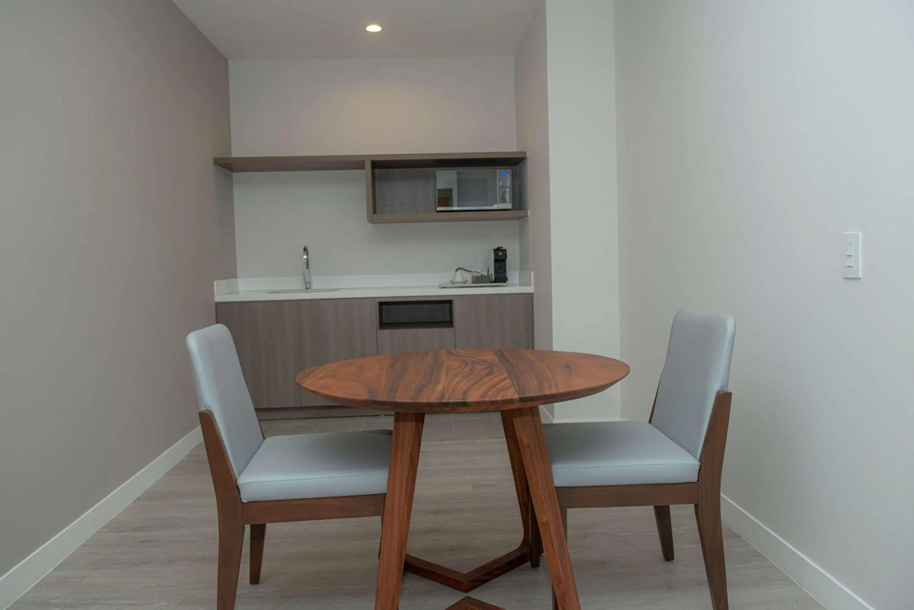 Kitchen or kitchenette in Hilton Garden Inn Santa Ana, San Jose