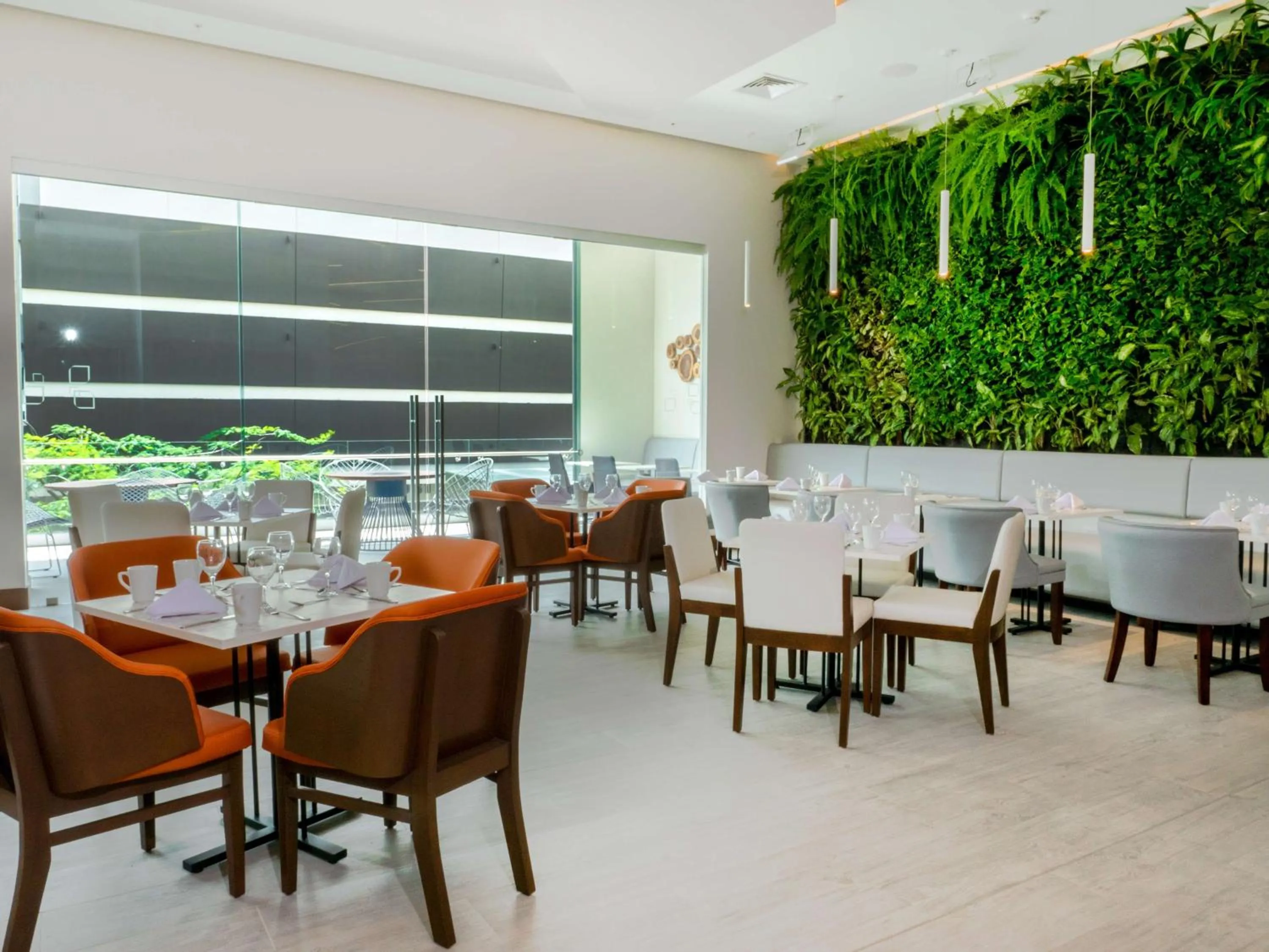 Restaurant/places to eat in Hilton Garden Inn Santa Ana, San Jose