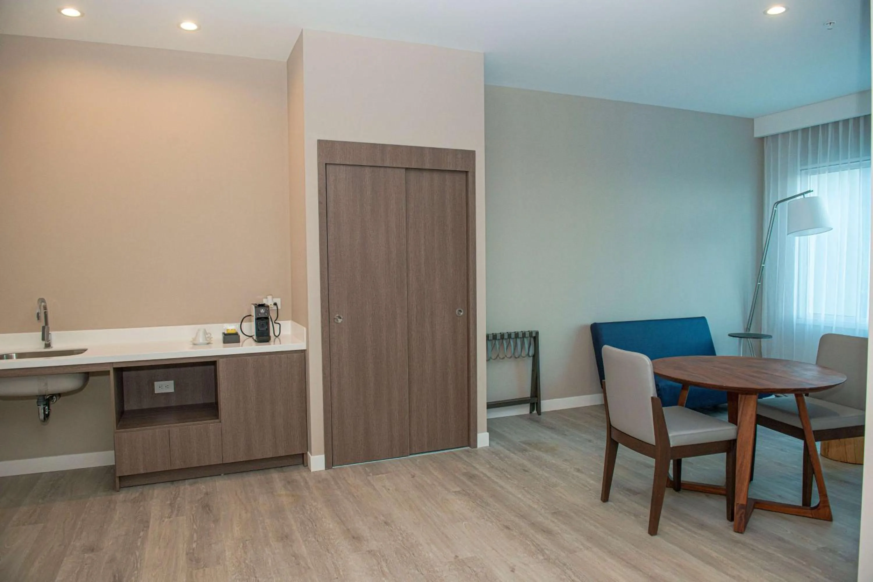 Kitchen or kitchenette in Hilton Garden Inn Santa Ana, San Jose