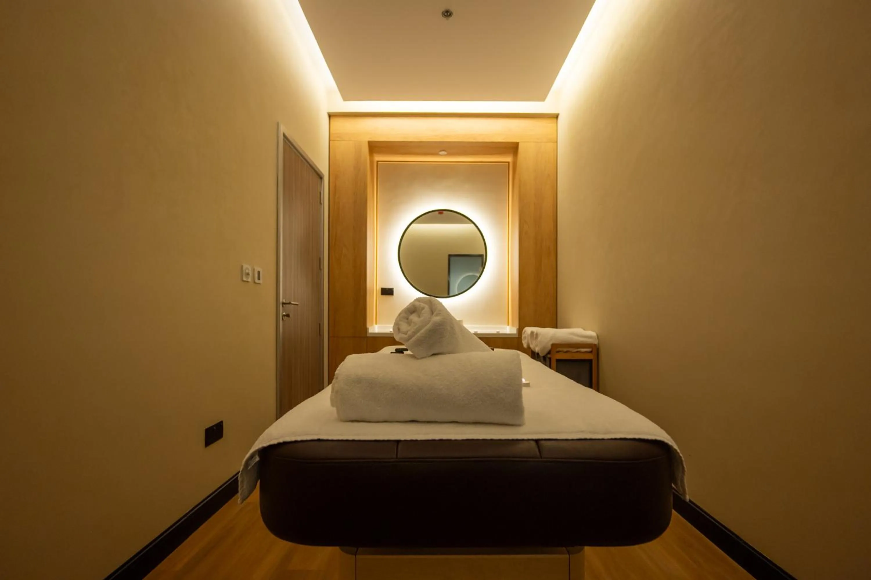 Massage, Bed in Park Inn by Radisson, Riyadh