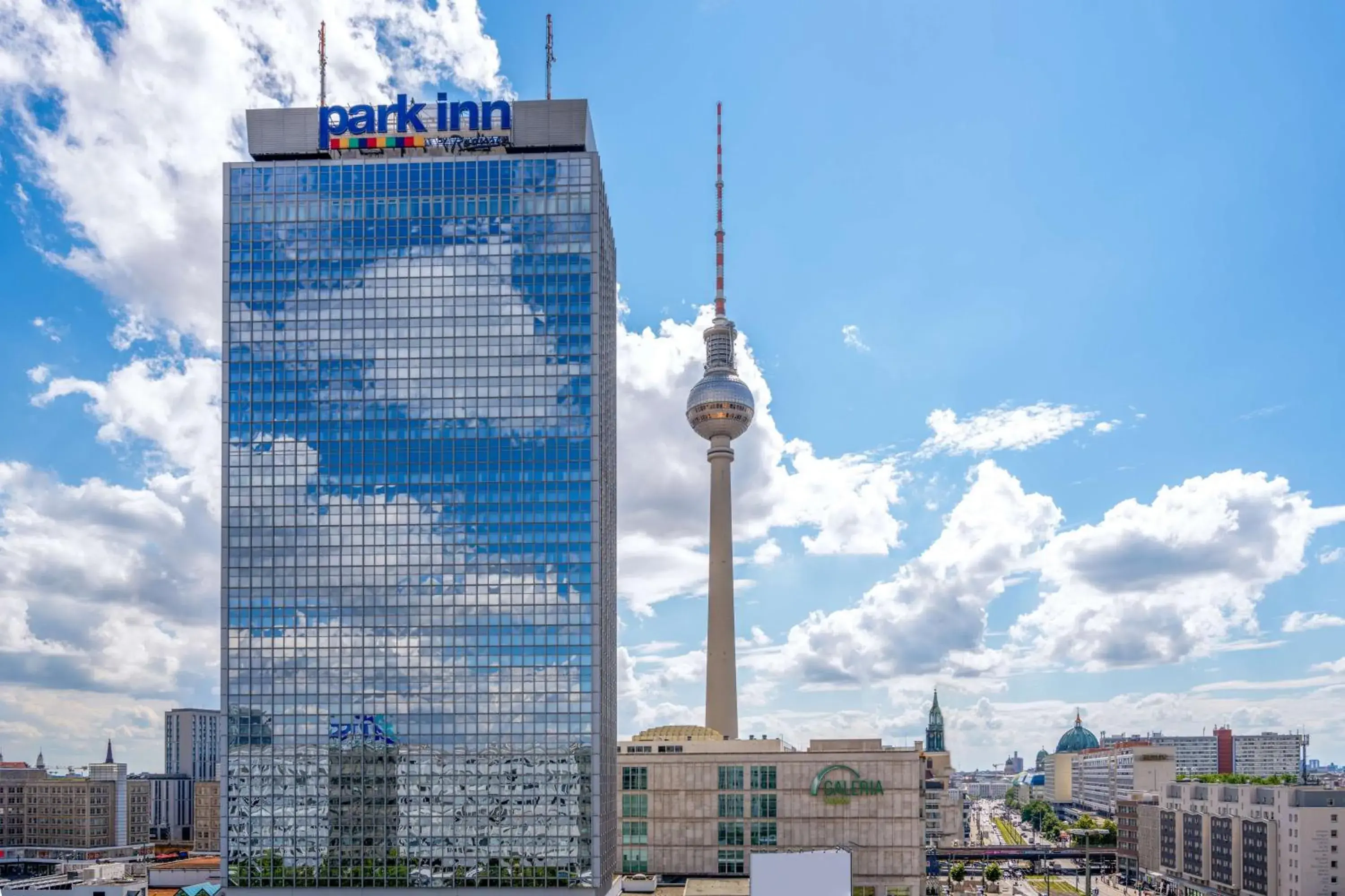 Property building in Park Inn by Radisson Berlin Alexanderplatz Property building in Park Inn by Radisson Berlin Alexanderplatz