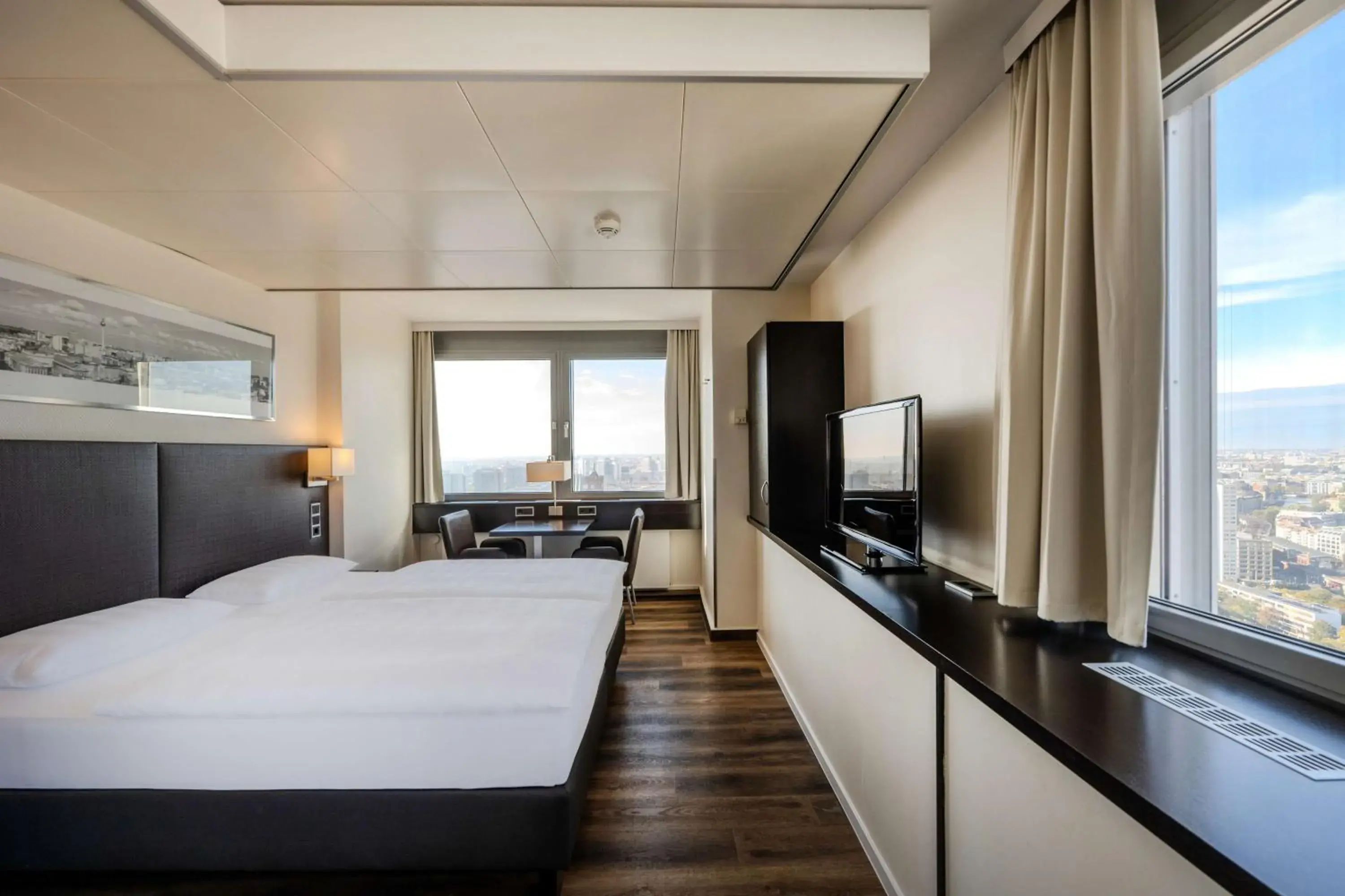 Bedroom, Bed in Park Inn by Radisson Berlin Alexanderplatz Bedroom, Bed in Park Inn by Radisson Berlin Alexanderplatz