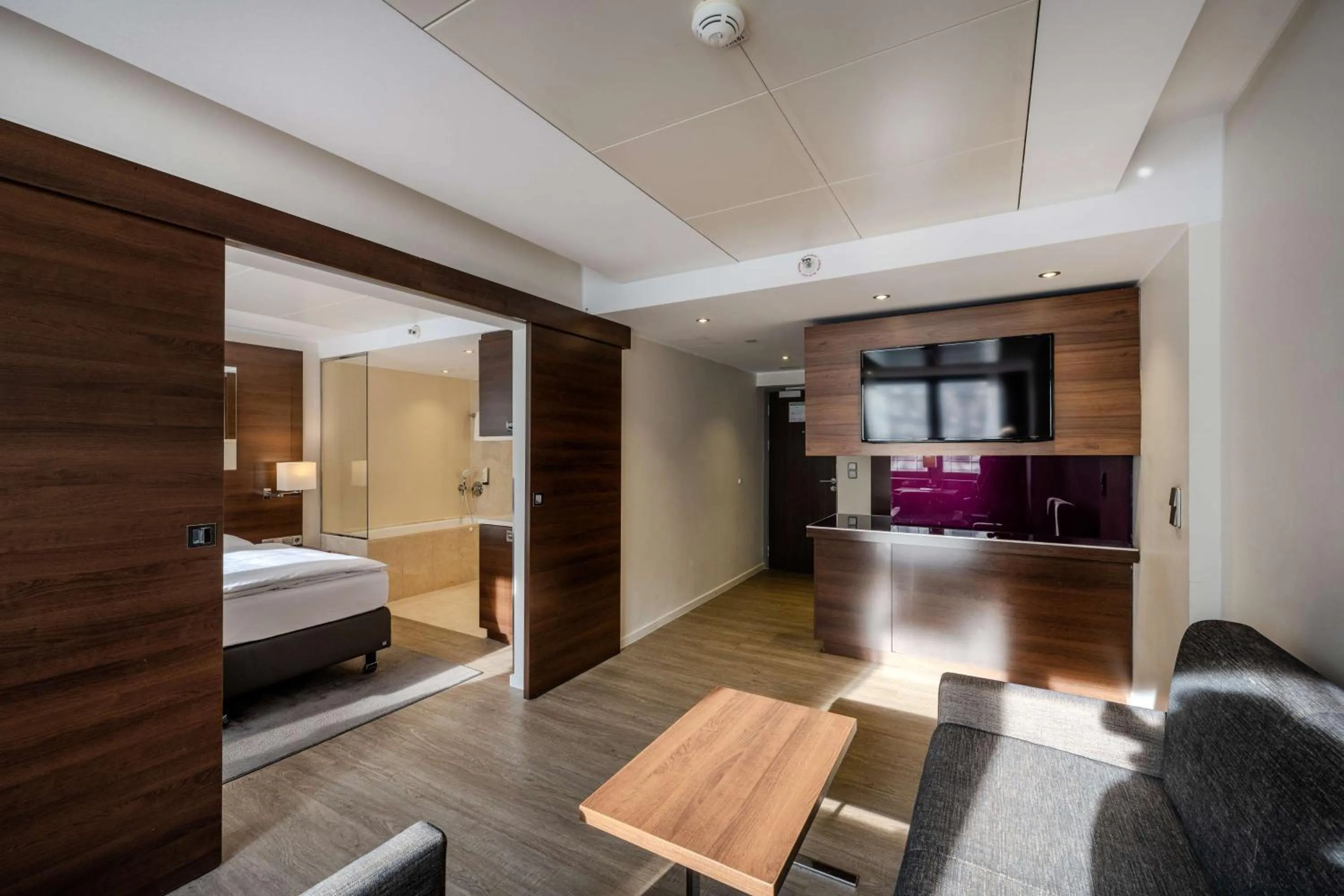 Photo of the whole room, Bed in Park Inn by Radisson Berlin Alexanderplatz