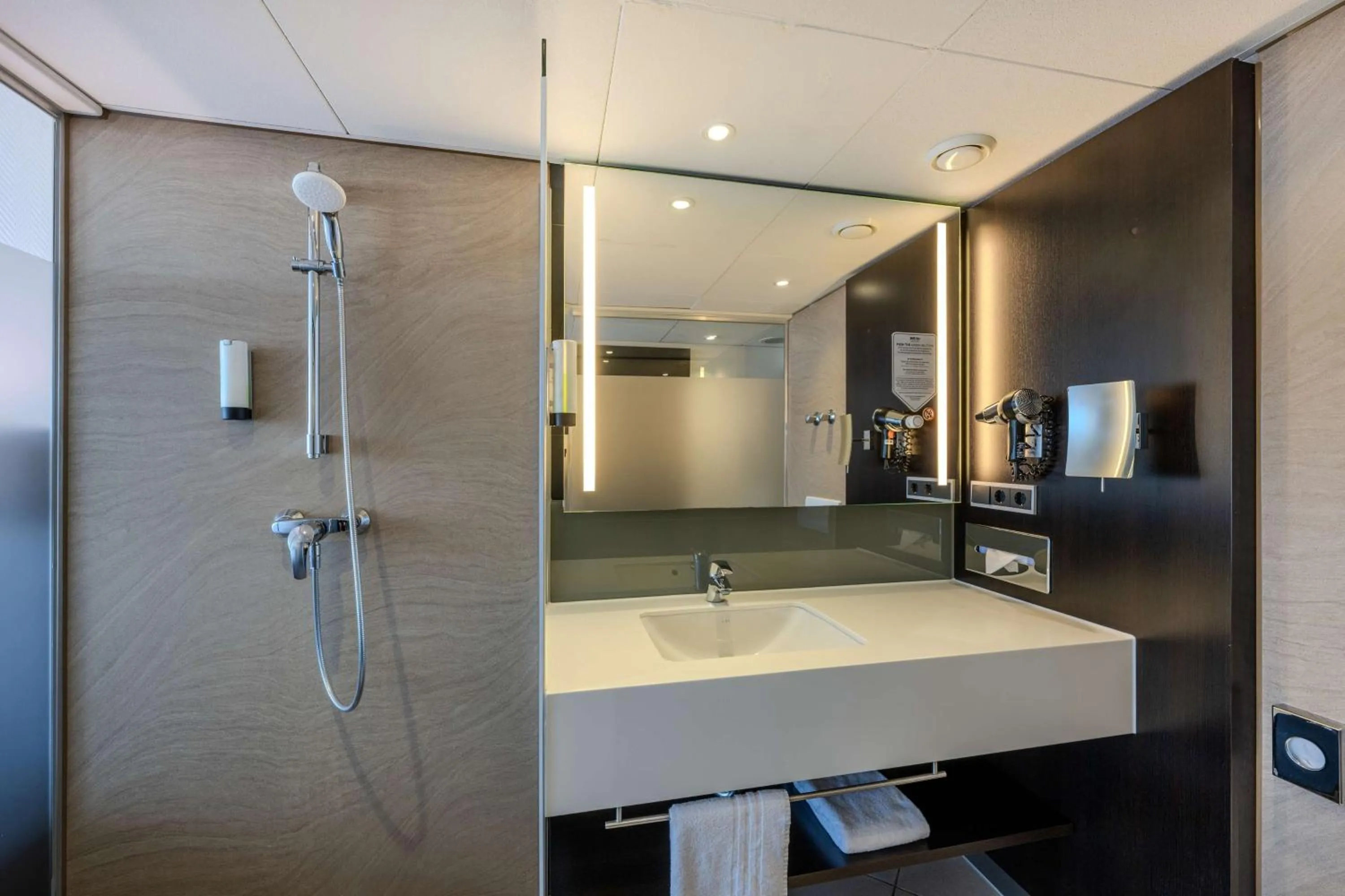 Bathroom in Park Inn by Radisson Berlin Alexanderplatz