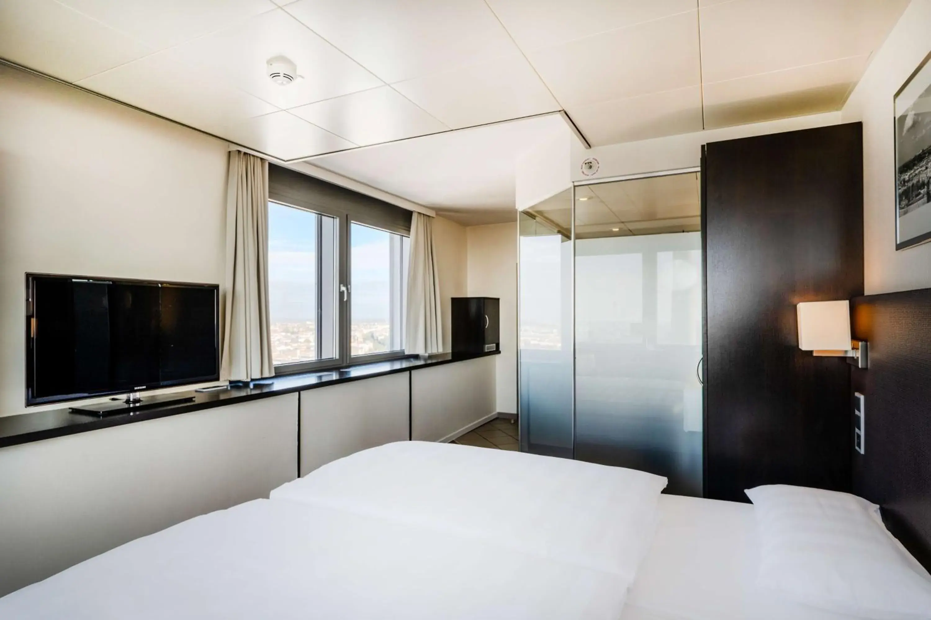 Bedroom, Bed in Park Inn by Radisson Berlin Alexanderplatz Bedroom, Bed in Park Inn by Radisson Berlin Alexanderplatz