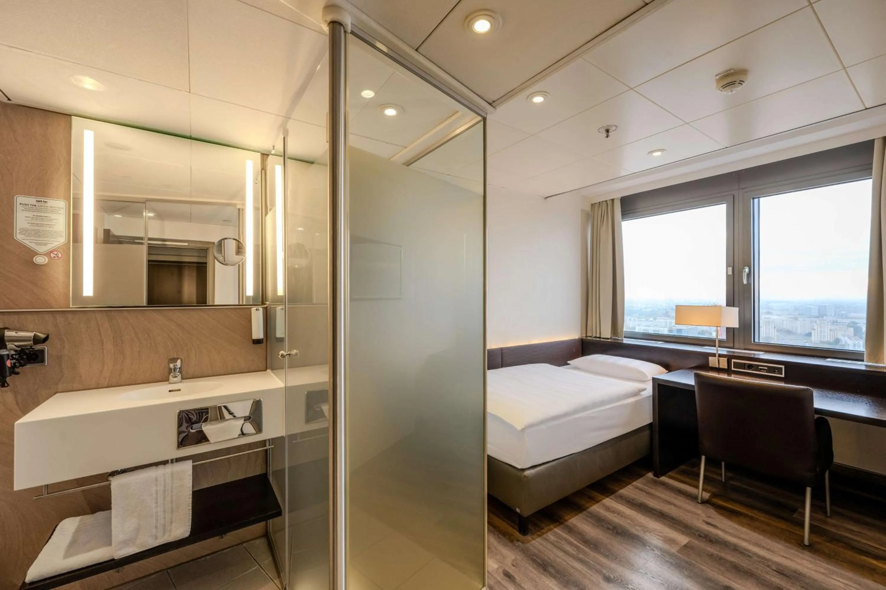 Bedroom, Bed in Park Inn by Radisson Berlin Alexanderplatz