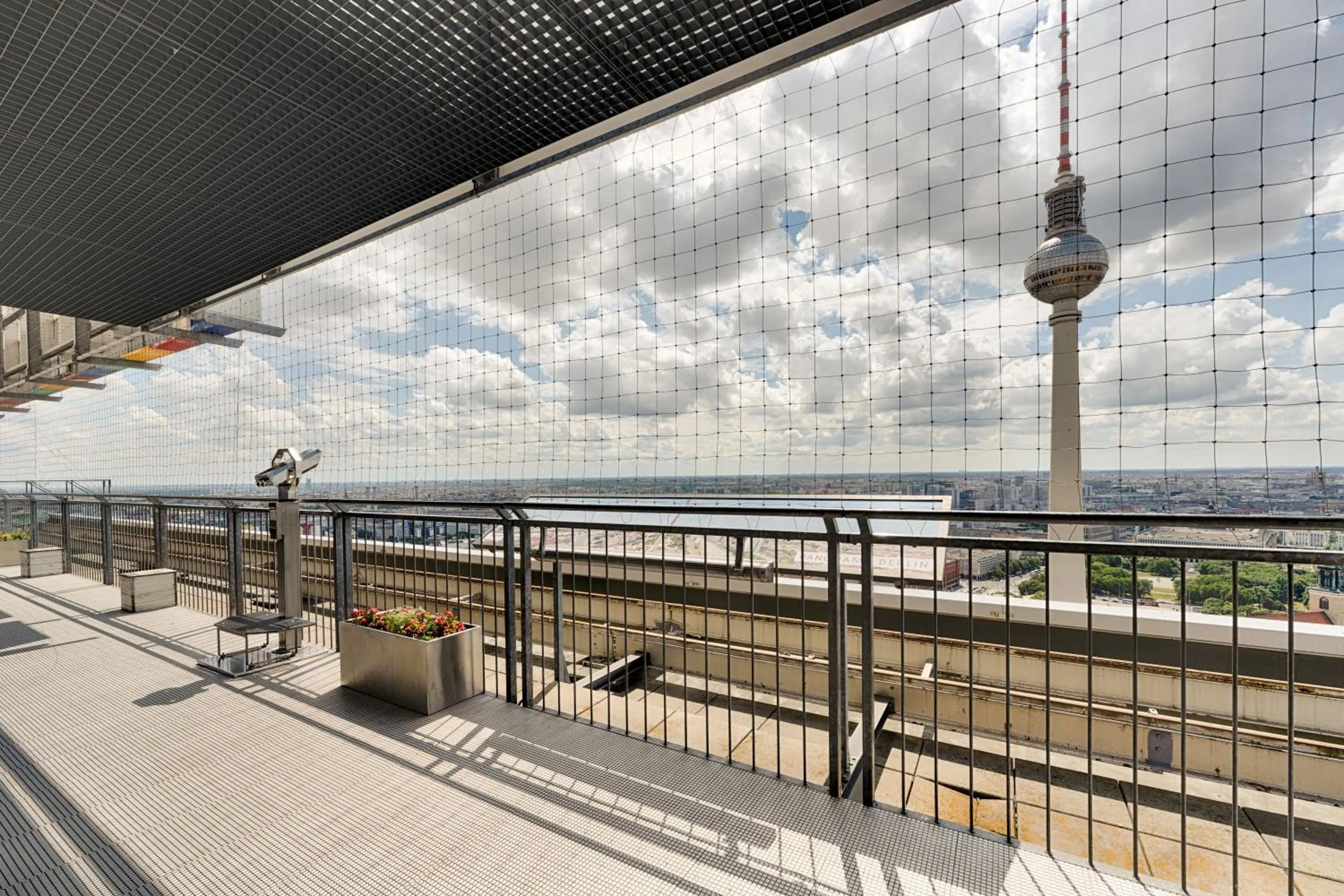 Balcony/Terrace in Park Inn by Radisson Berlin Alexanderplatz