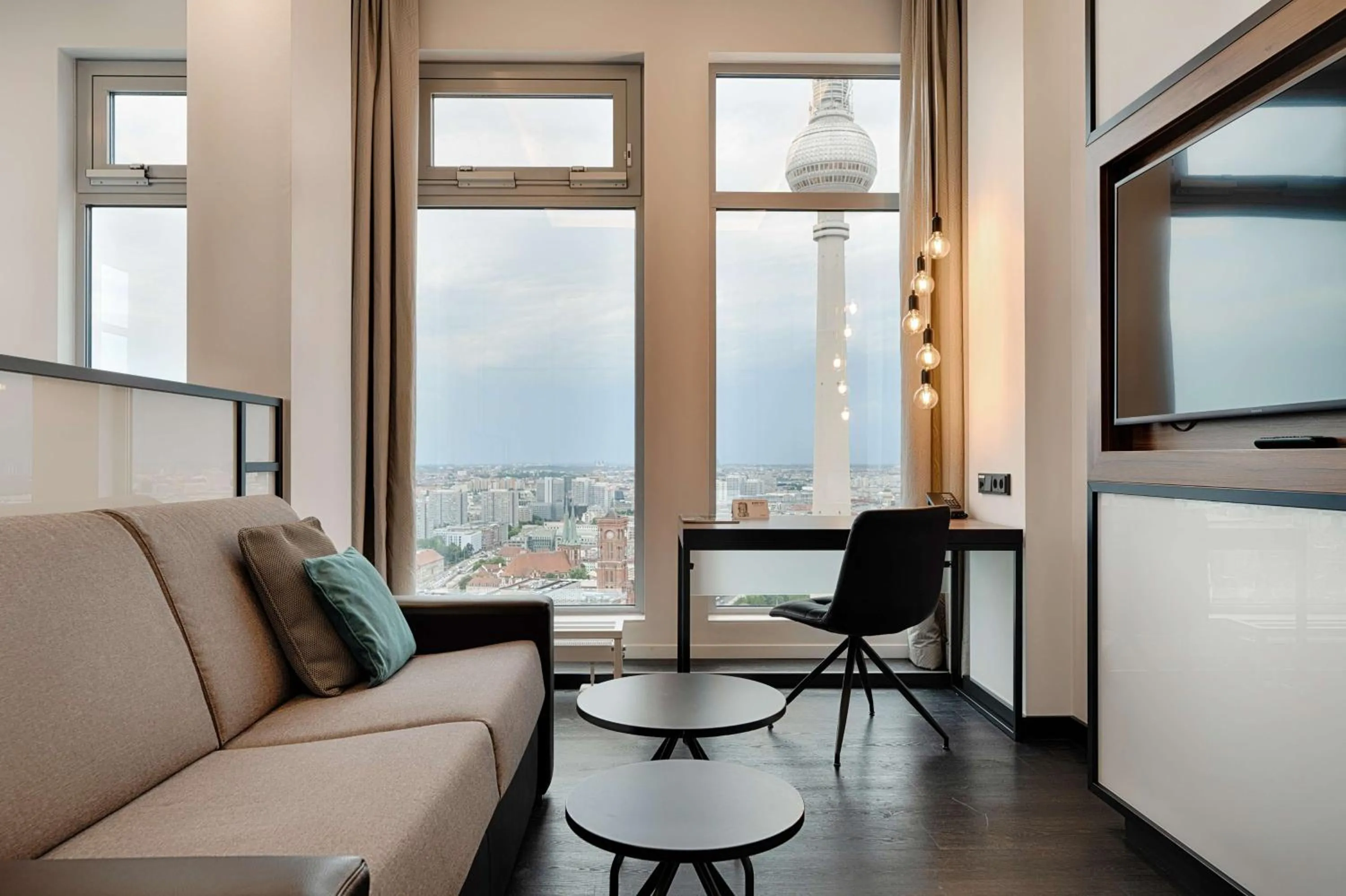 Living room in Park Inn by Radisson Berlin Alexanderplatz