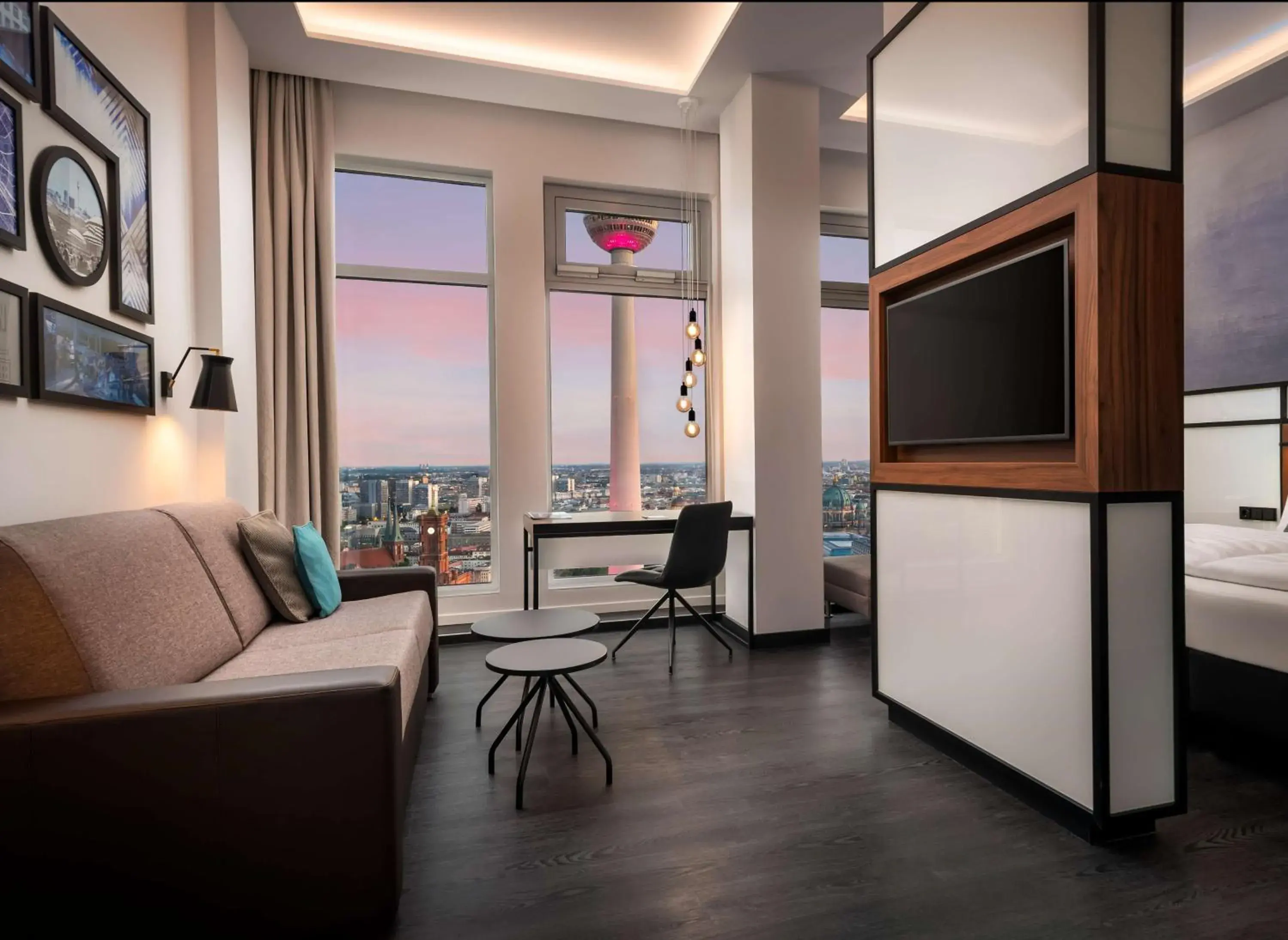 Night, Bed in Park Inn by Radisson Berlin Alexanderplatz Night, Bed in Park Inn by Radisson Berlin Alexanderplatz