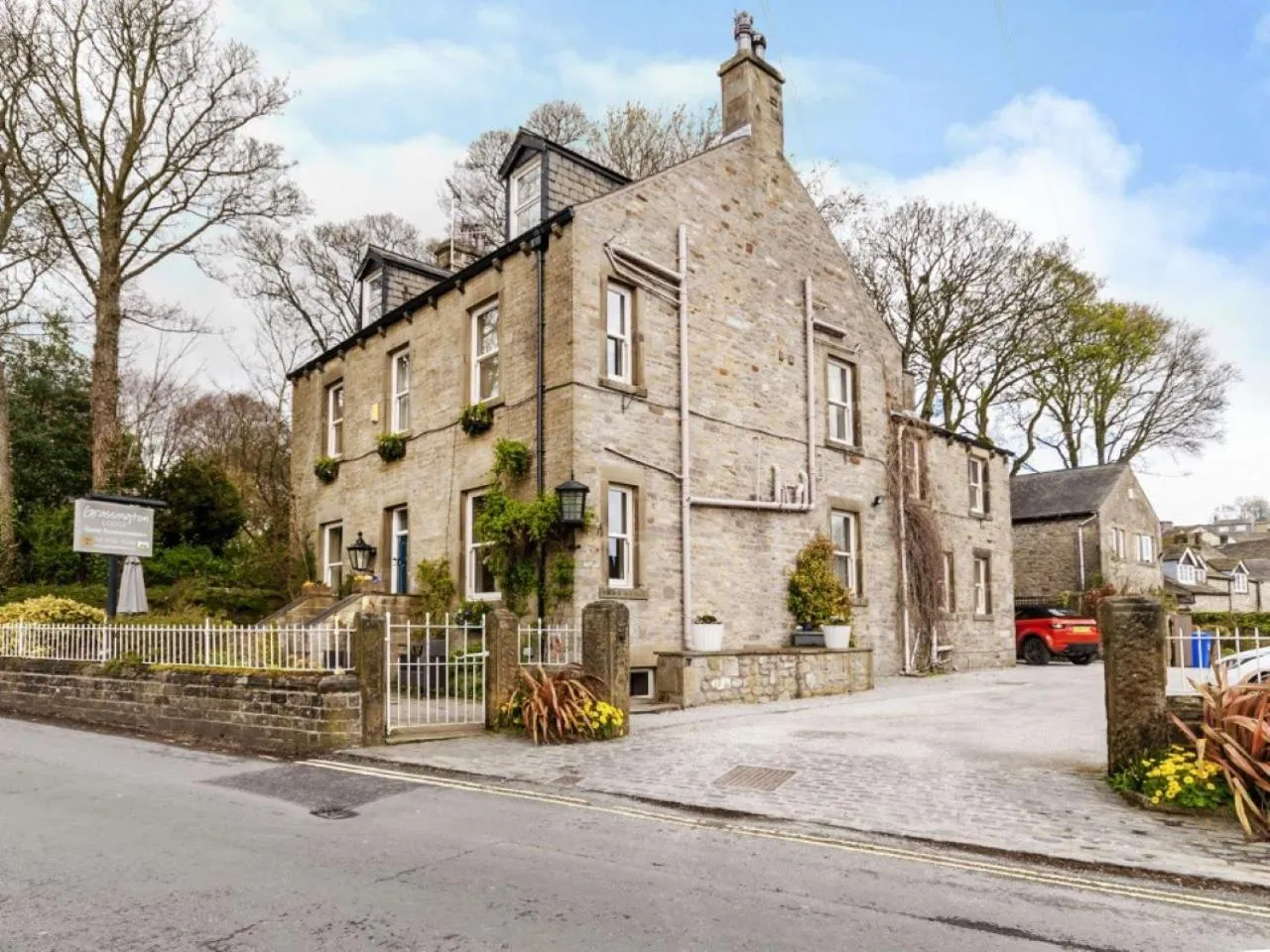 Property building in Grassington Lodge