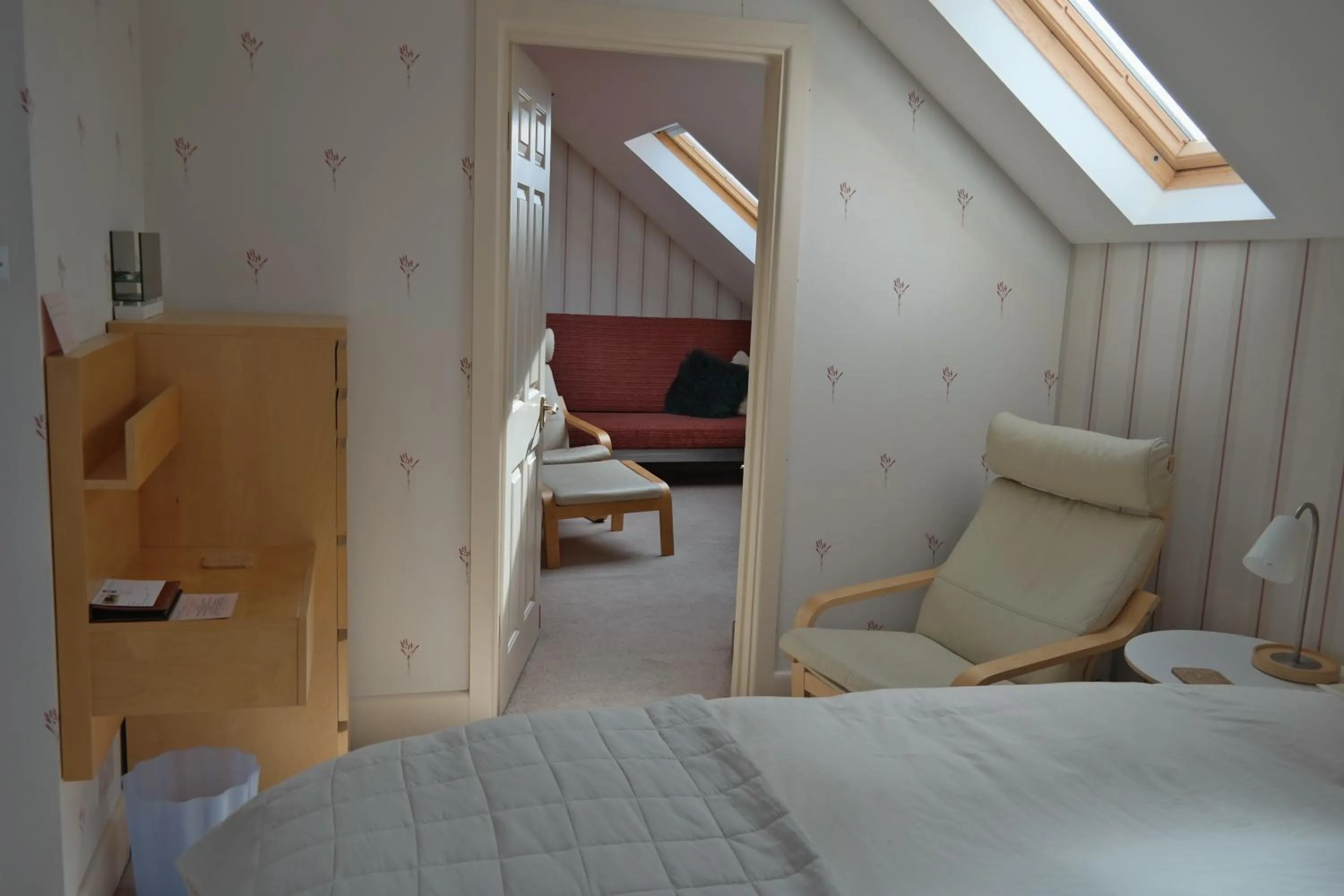 Seating area, Bed in Weston Cottage