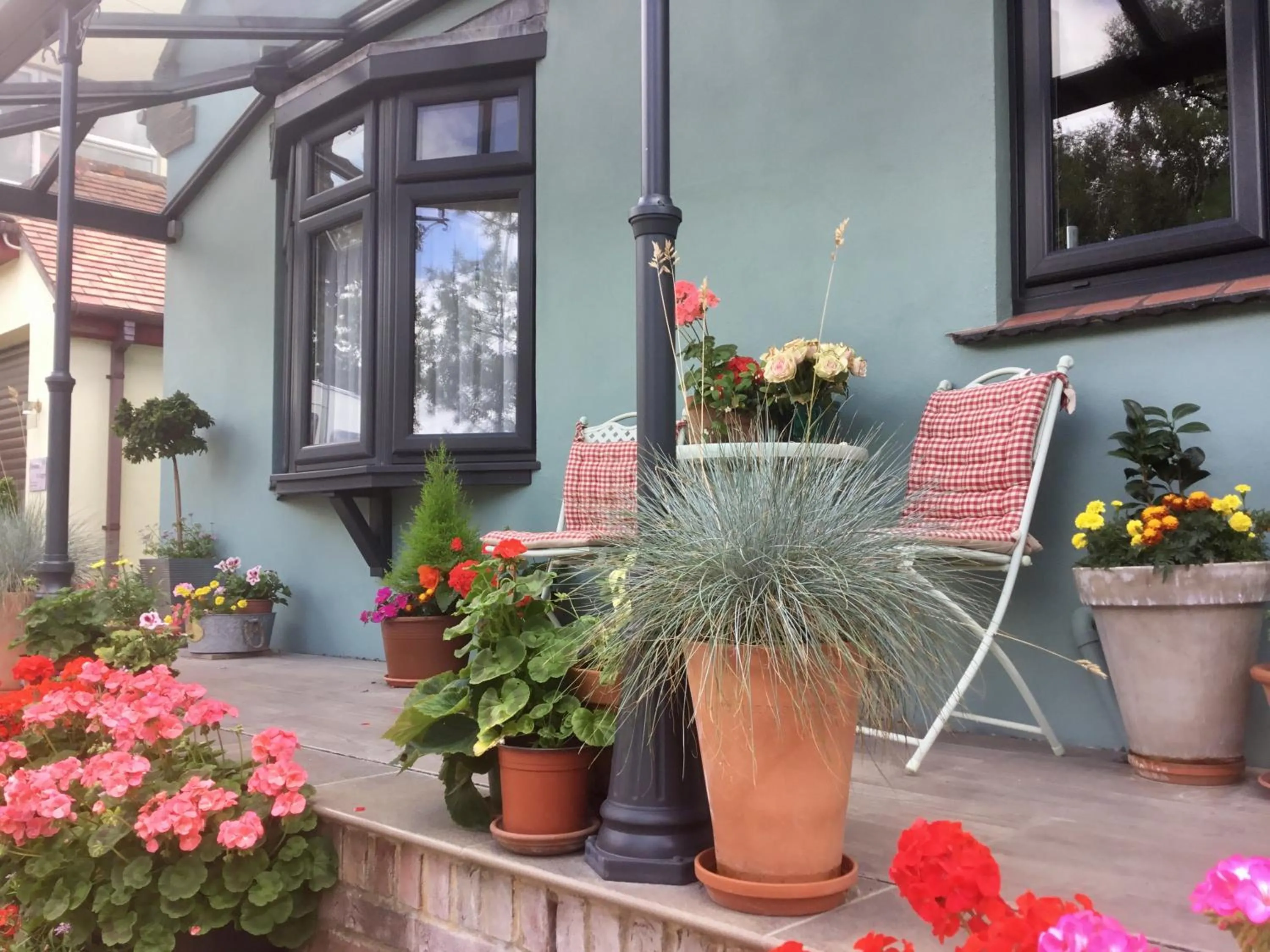 Facade/entrance in Weston Cottage