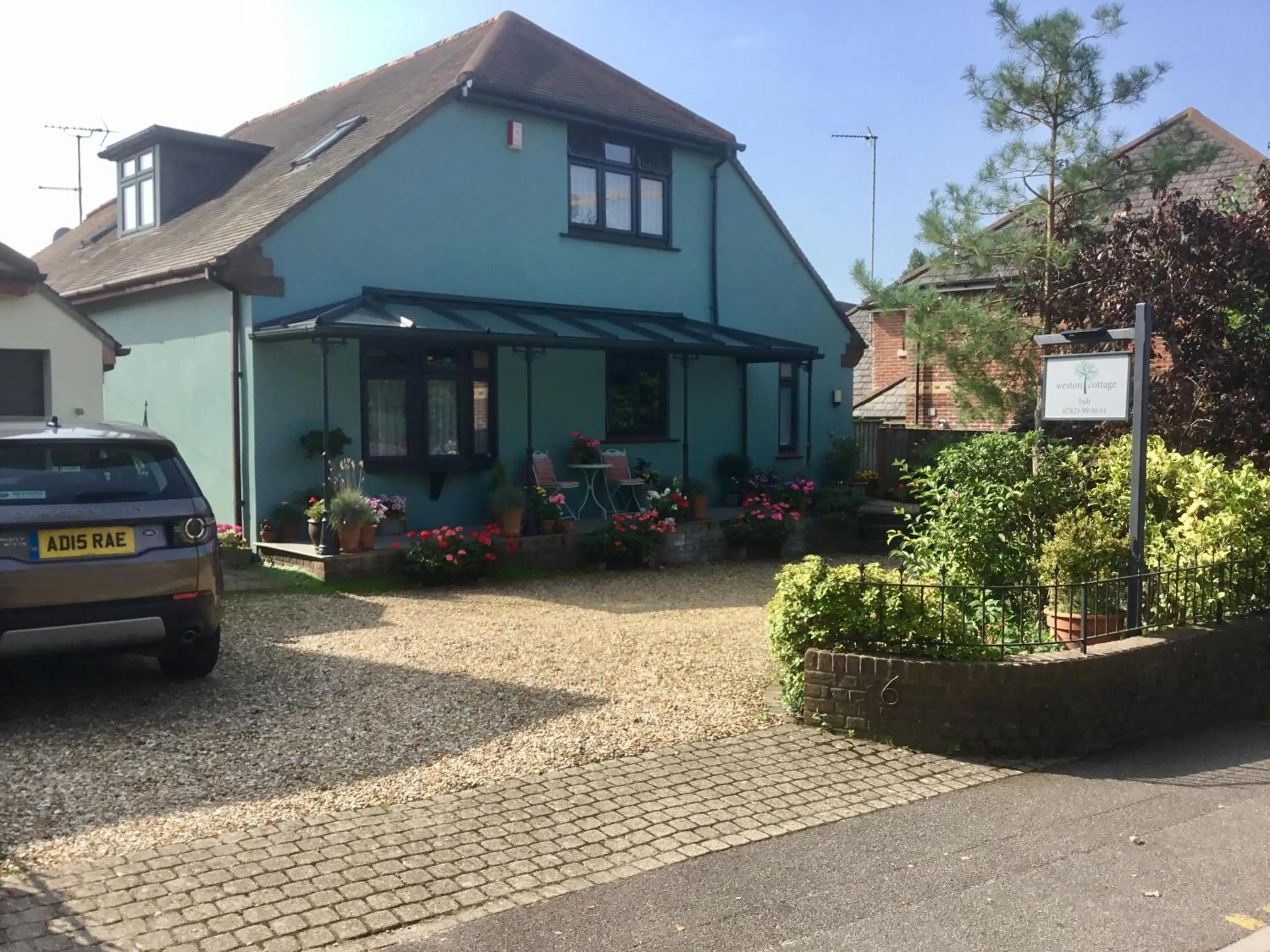 Facade/entrance in Weston Cottage