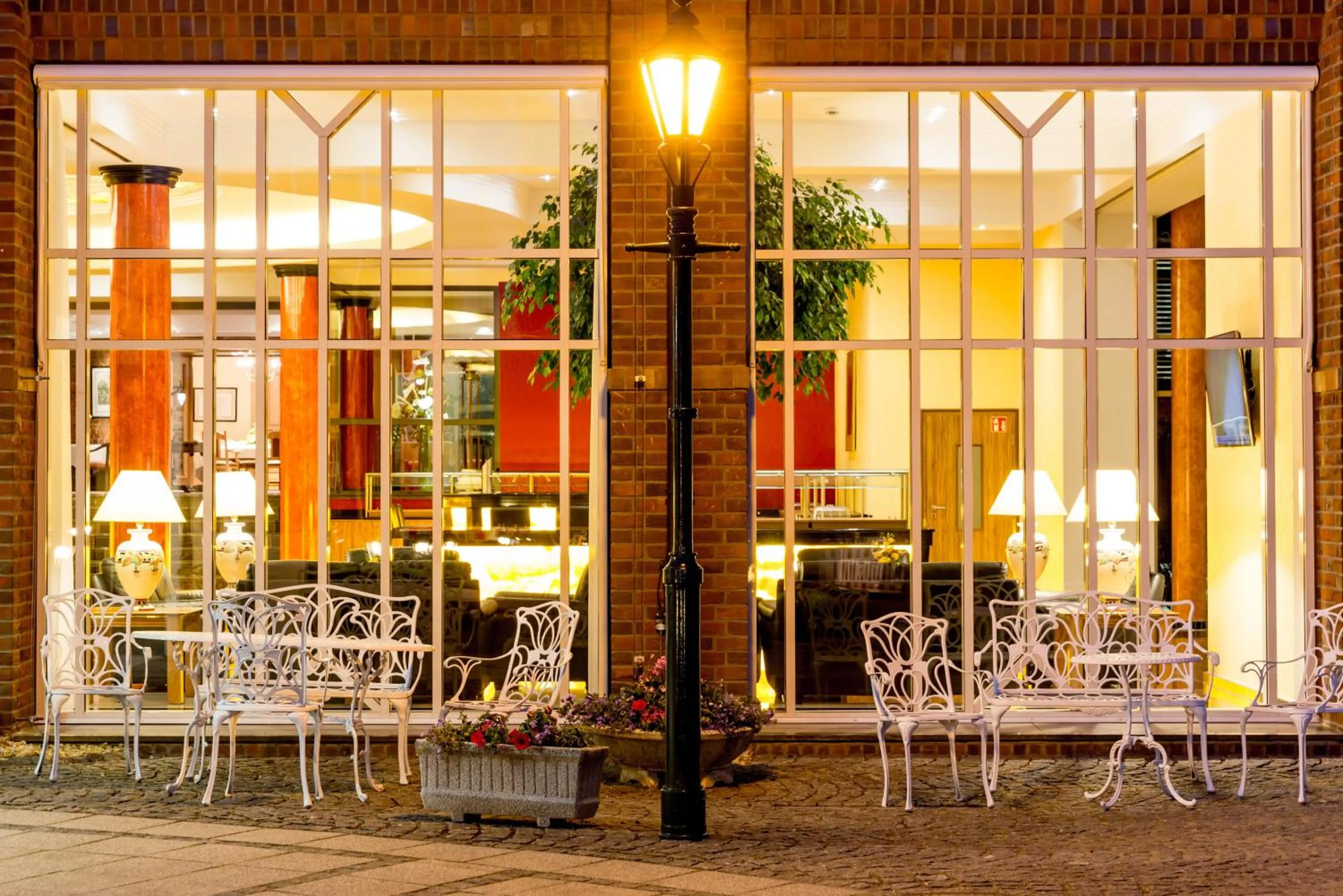 Facade/entrance in Dorint Herrenkrug Parkhotel Magdeburg