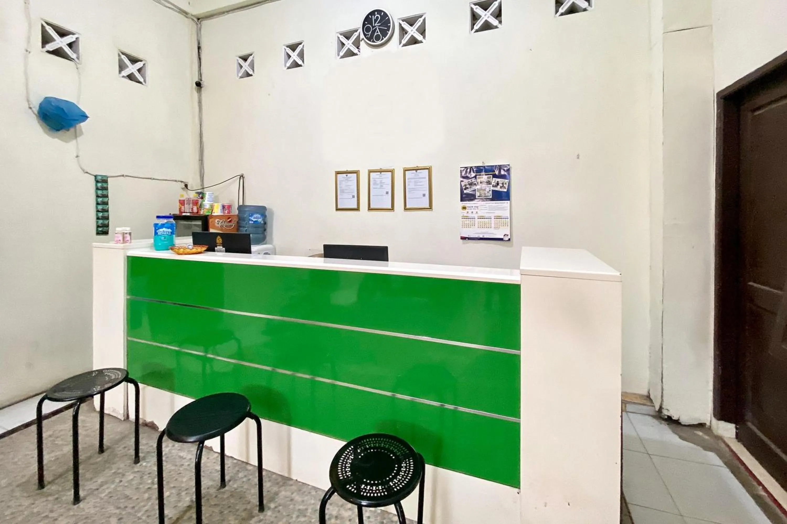 Lobby or reception in RedDoorz at Sonya Homestay Tebing Tinggi