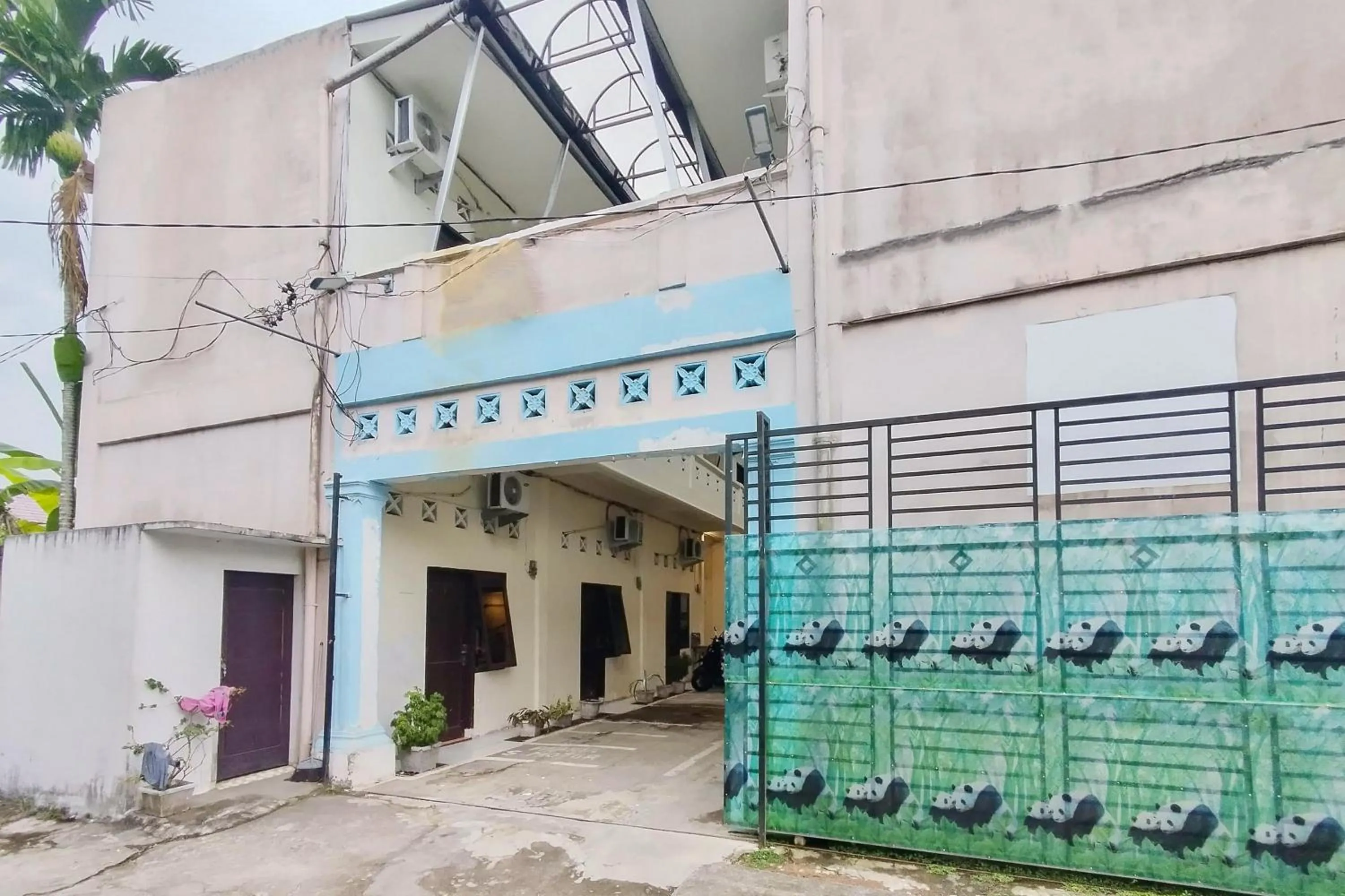 Facade/entrance in RedDoorz at Sonya Homestay Tebing Tinggi