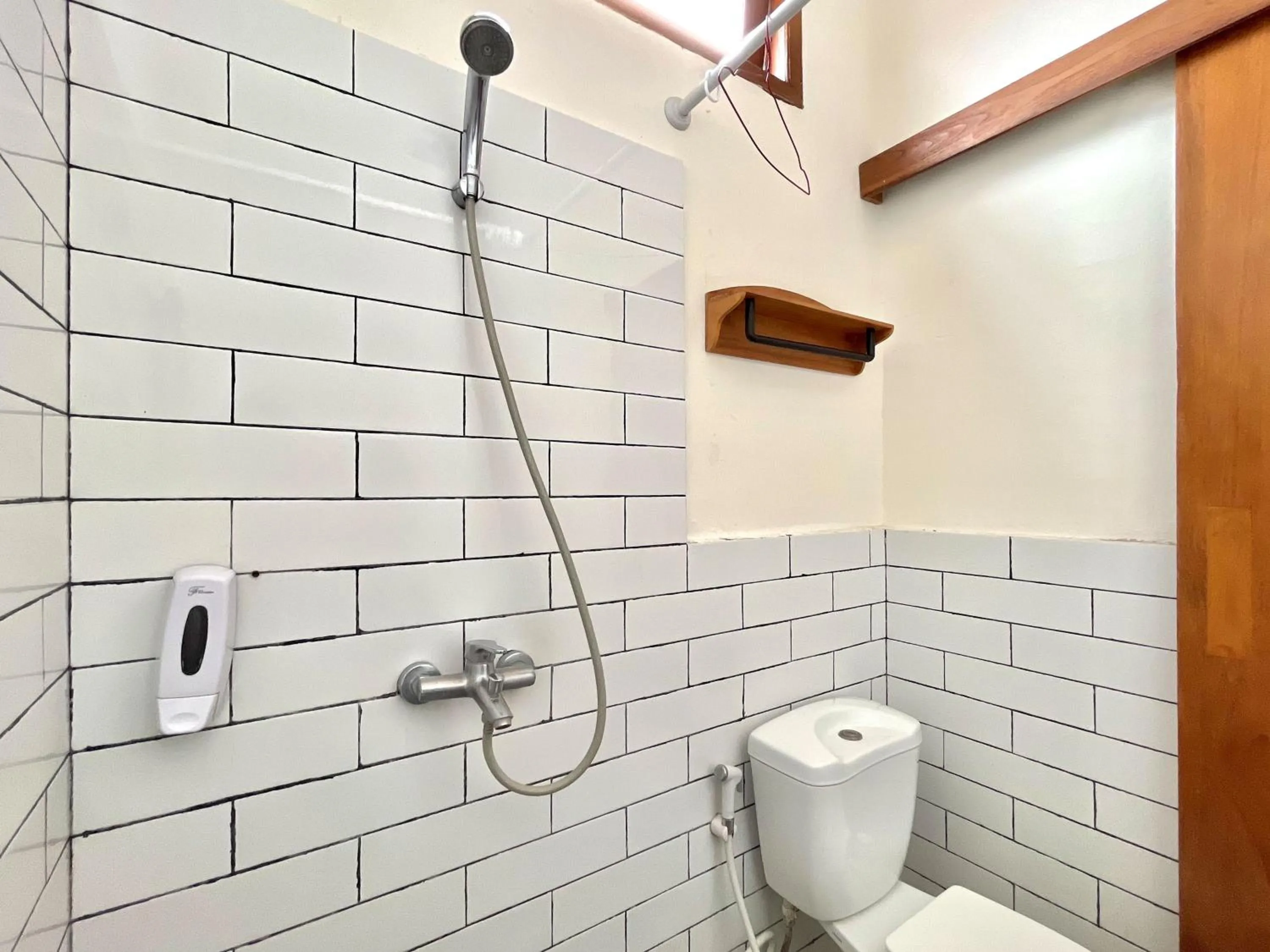 Bathroom in Capital O 3461 Mystays