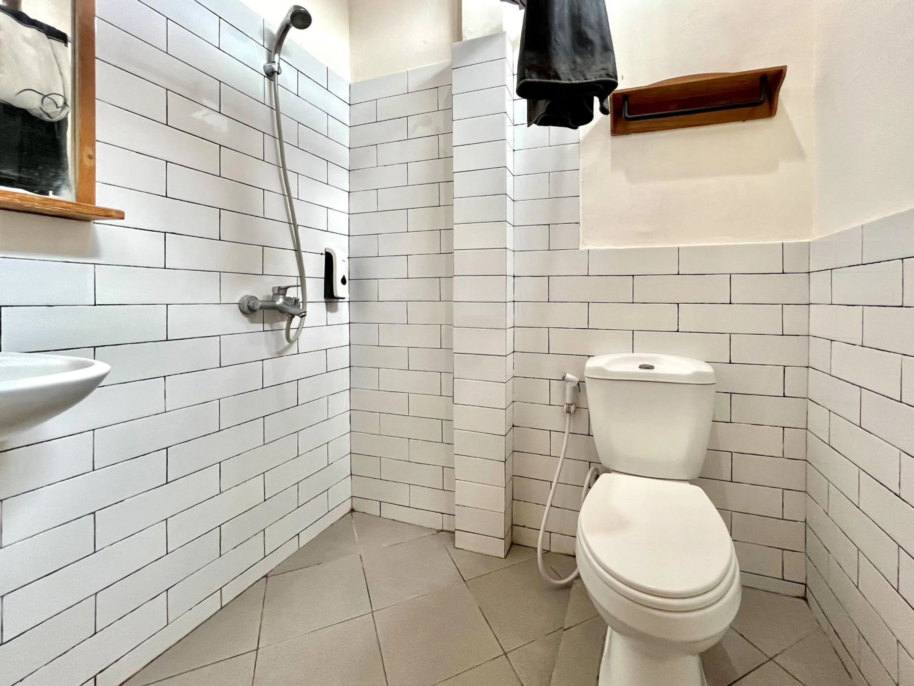 Bathroom in Capital O 3461 Mystays