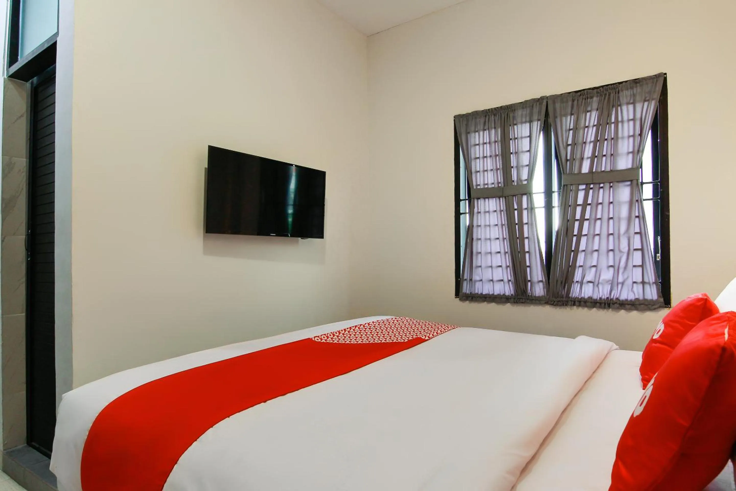 Bedroom, Bed in Capital O 3476 Millenium Inn