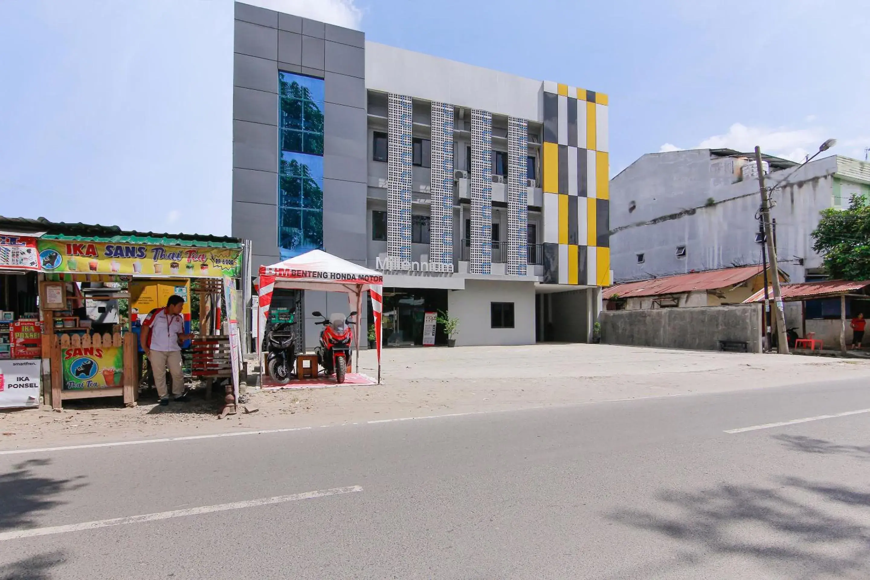 Facade/entrance in Capital O 3476 Millenium Inn Facade/entrance in Capital O 3476 Millenium Inn