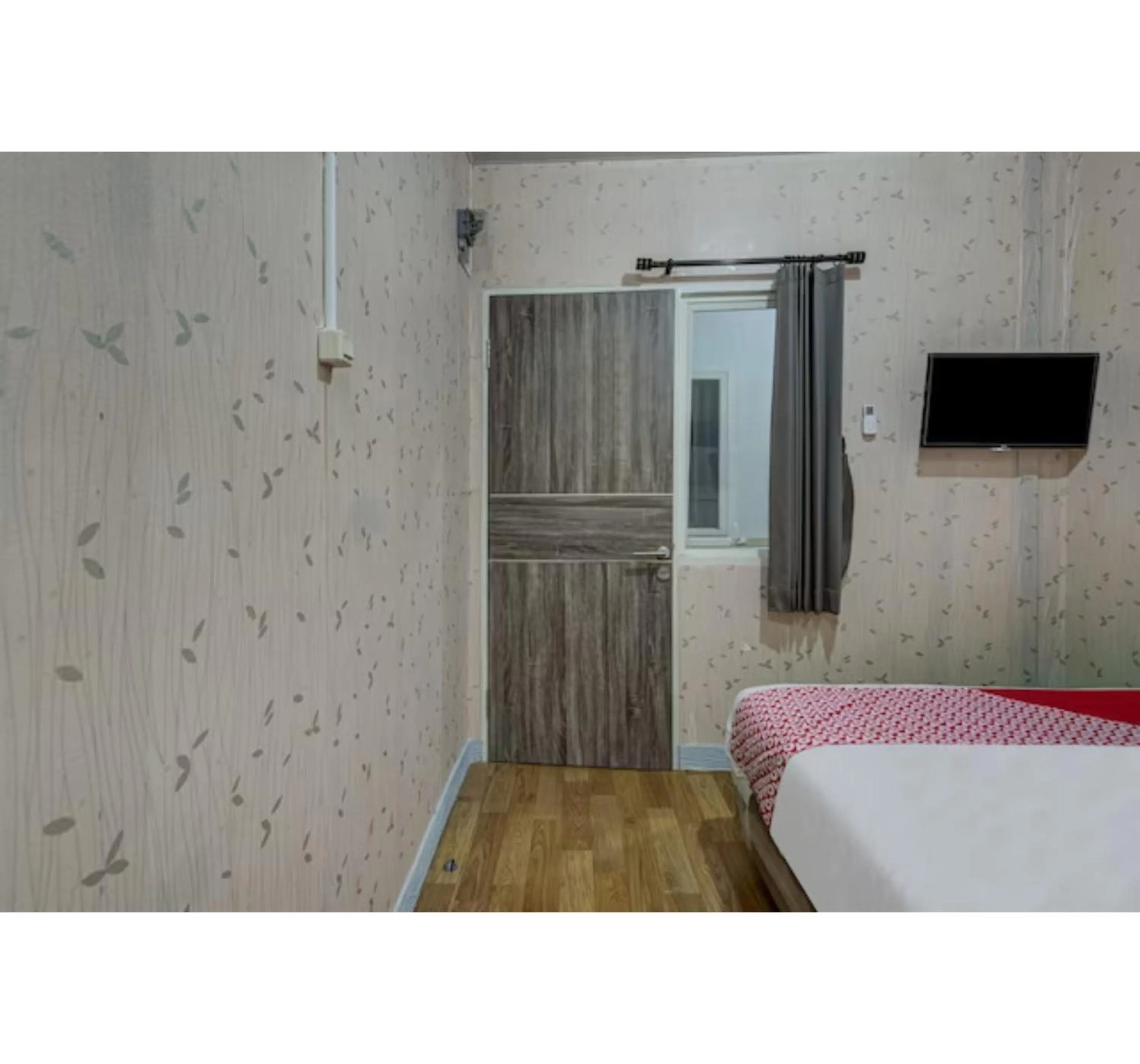 Bedroom, Bed in Capital O 3198 Sukomanunggal Inn